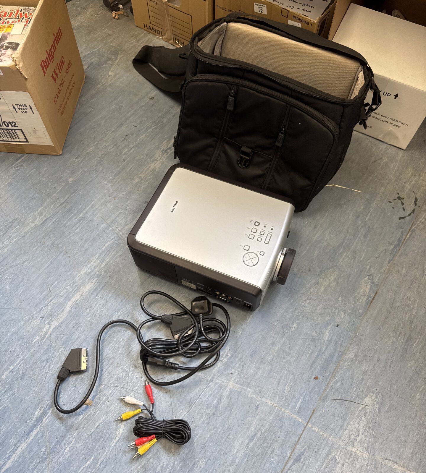 Philips hopper sv20 projector with carry bag & leads