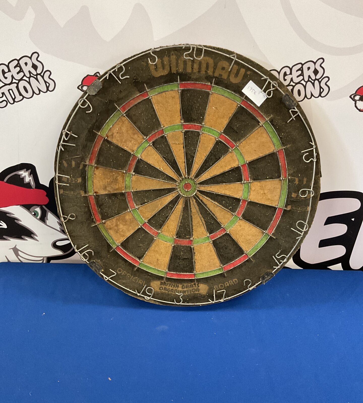 Vintage Winmau dart board
