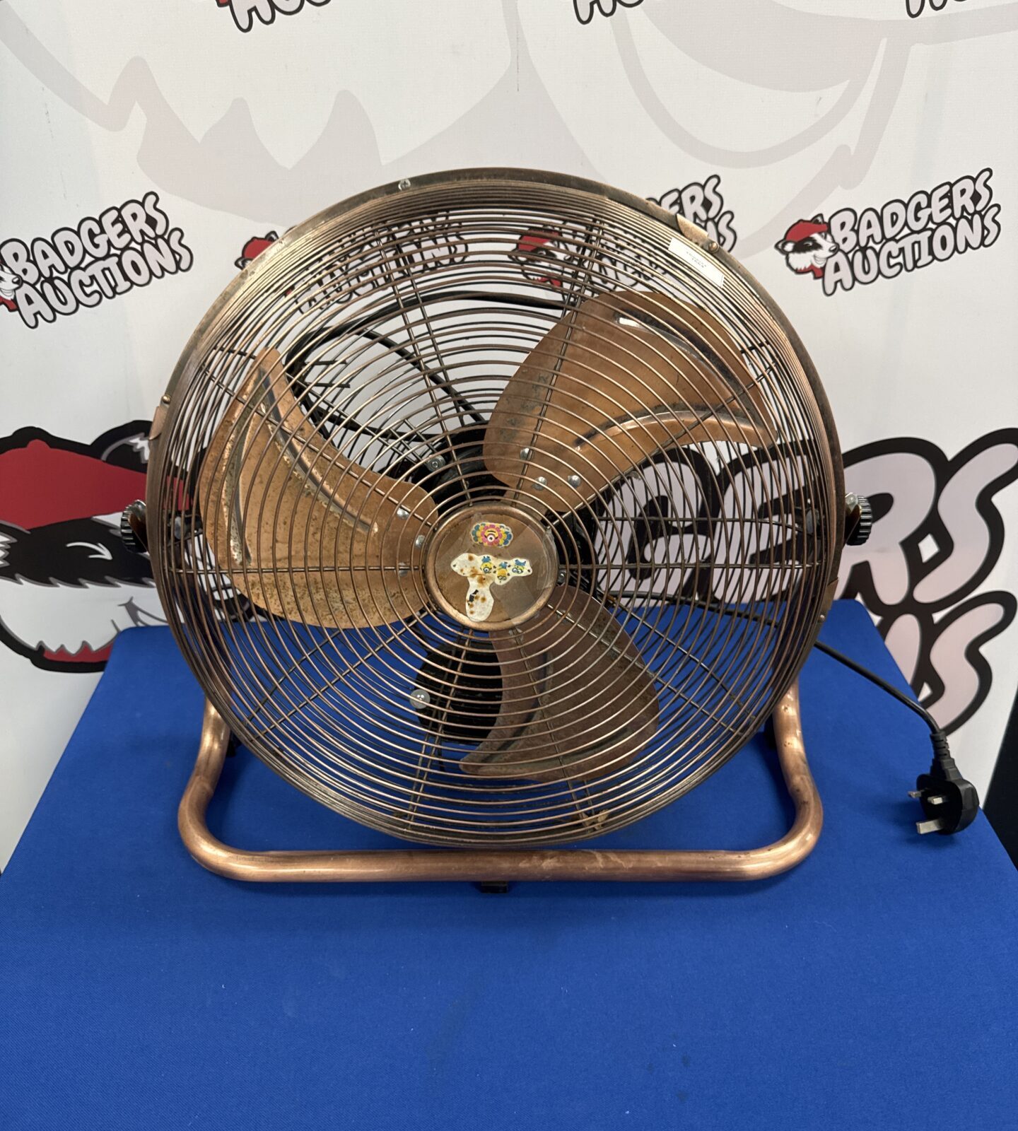 Fine elements copper effect floor standing fan - working but a bit wobbly
