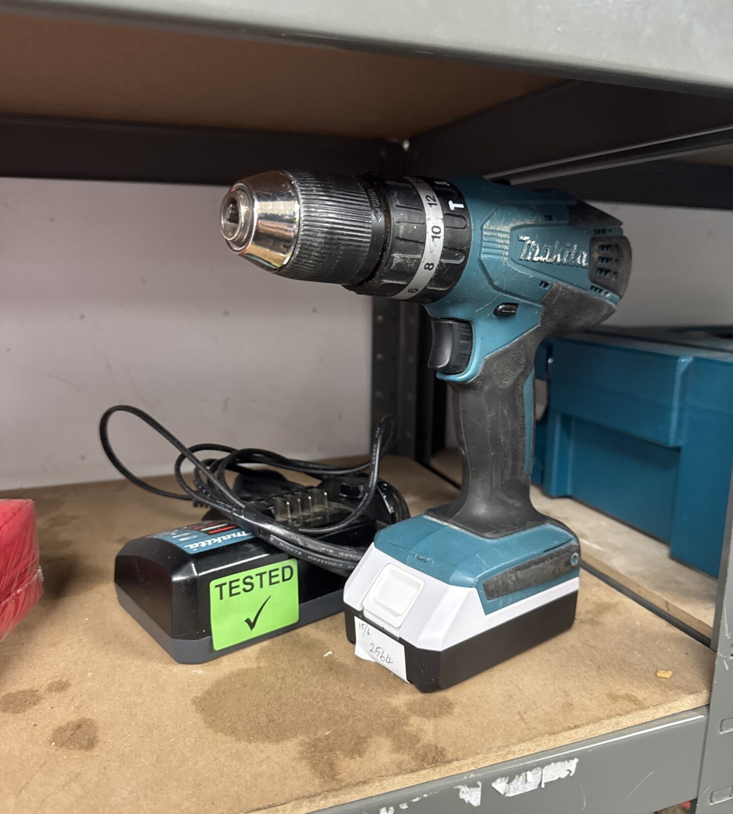 Makita hp457d cordless drill with charger - working