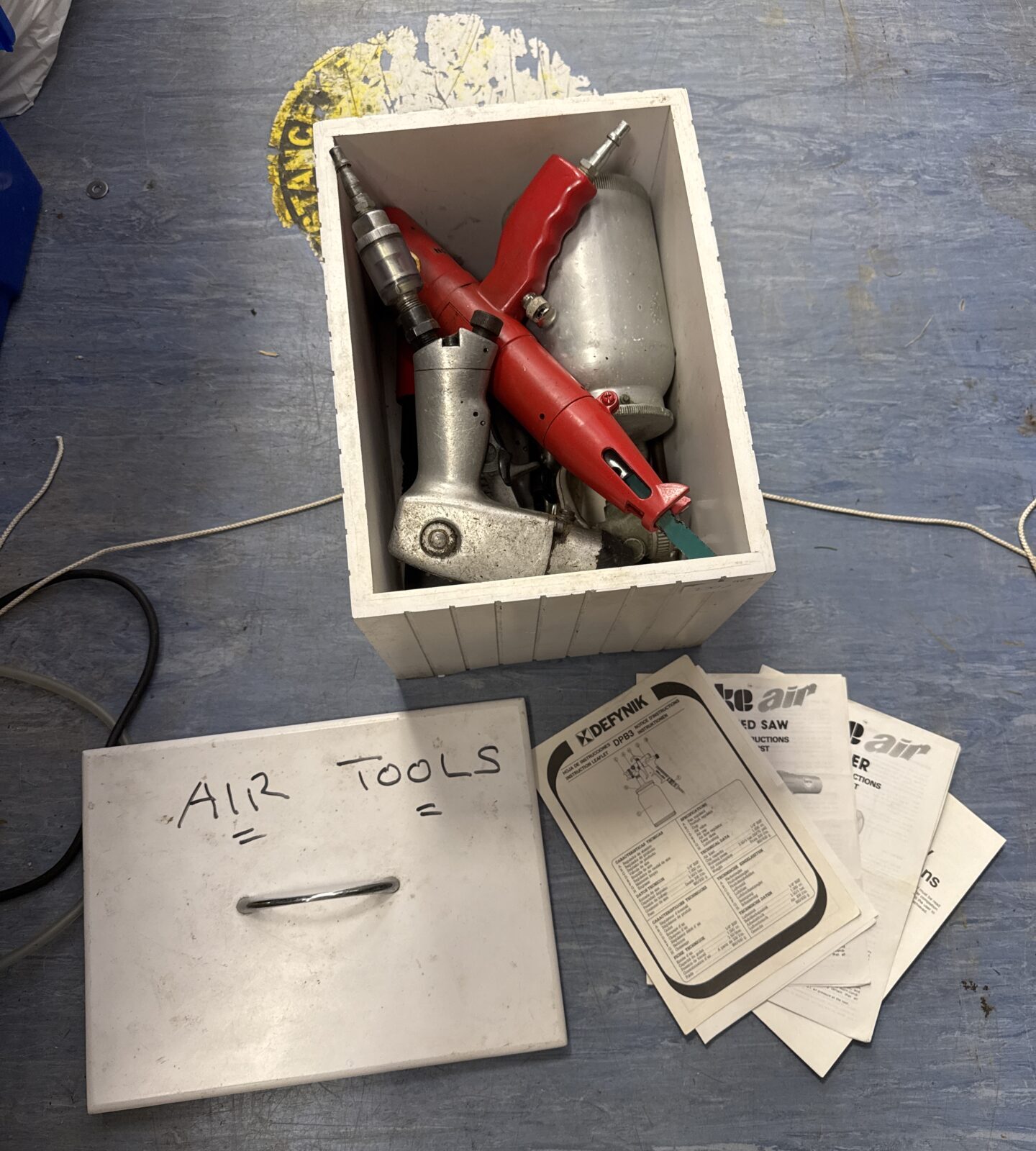 Box of assorted air tools inc spray gun, air chisel, impact gun & others with some manuals