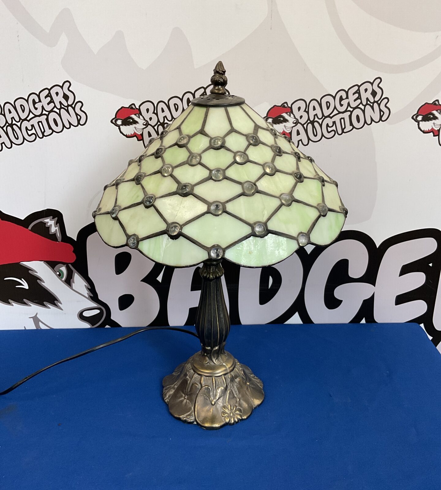 Tiffany style table lamp (slight damage)