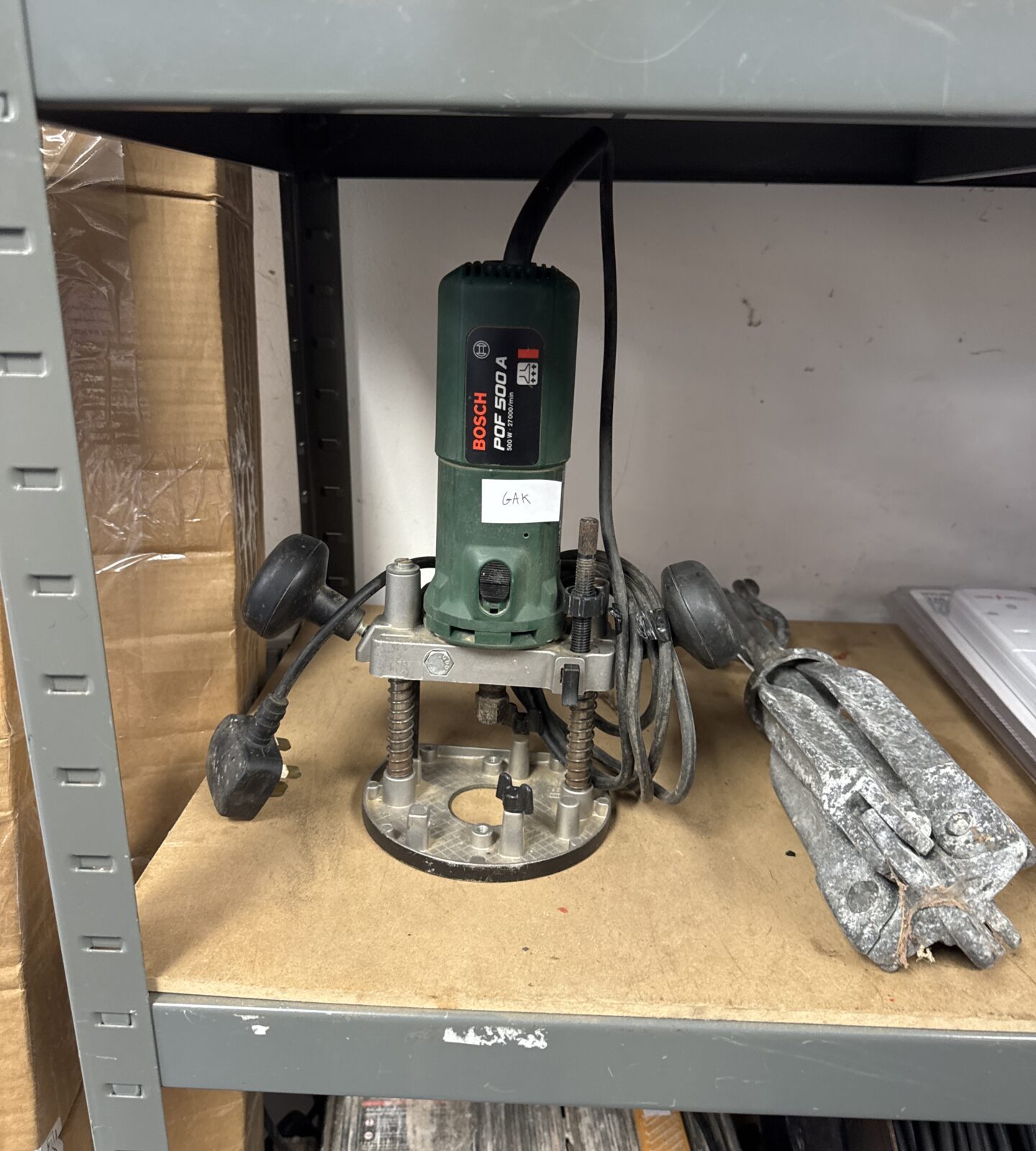 Bosch pof 500 a router - working
