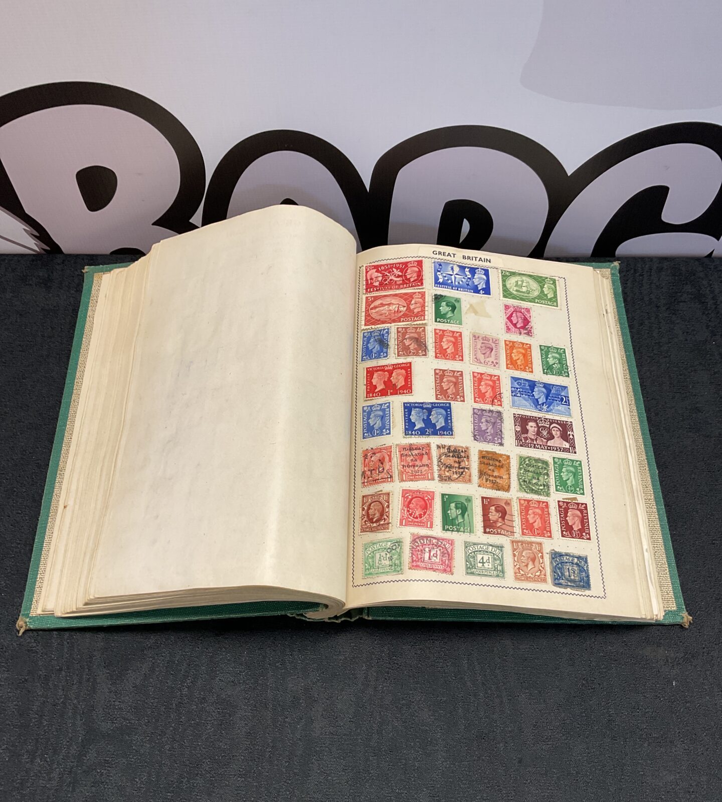 Vintage stamp album with stamps - Image 2