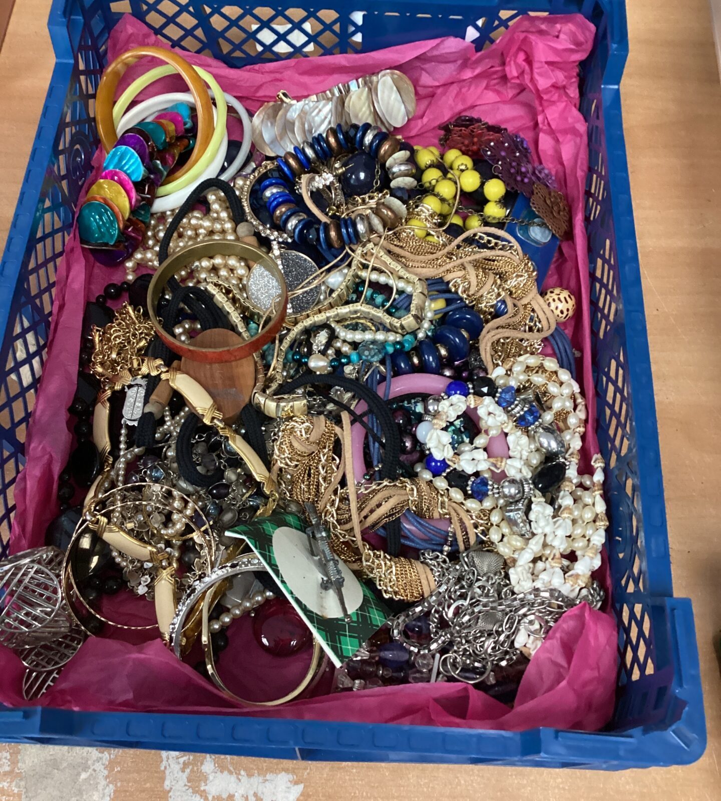 Tray of costume jewellery