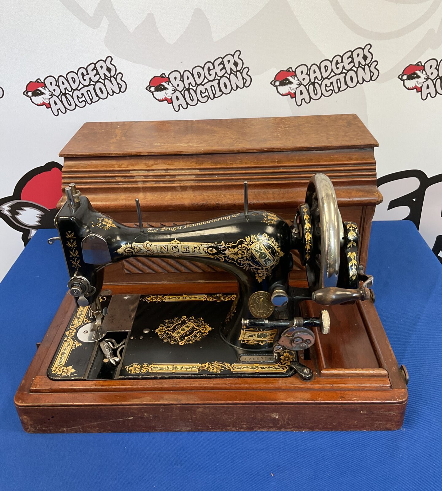 Vintage singer j366734 sewing machine