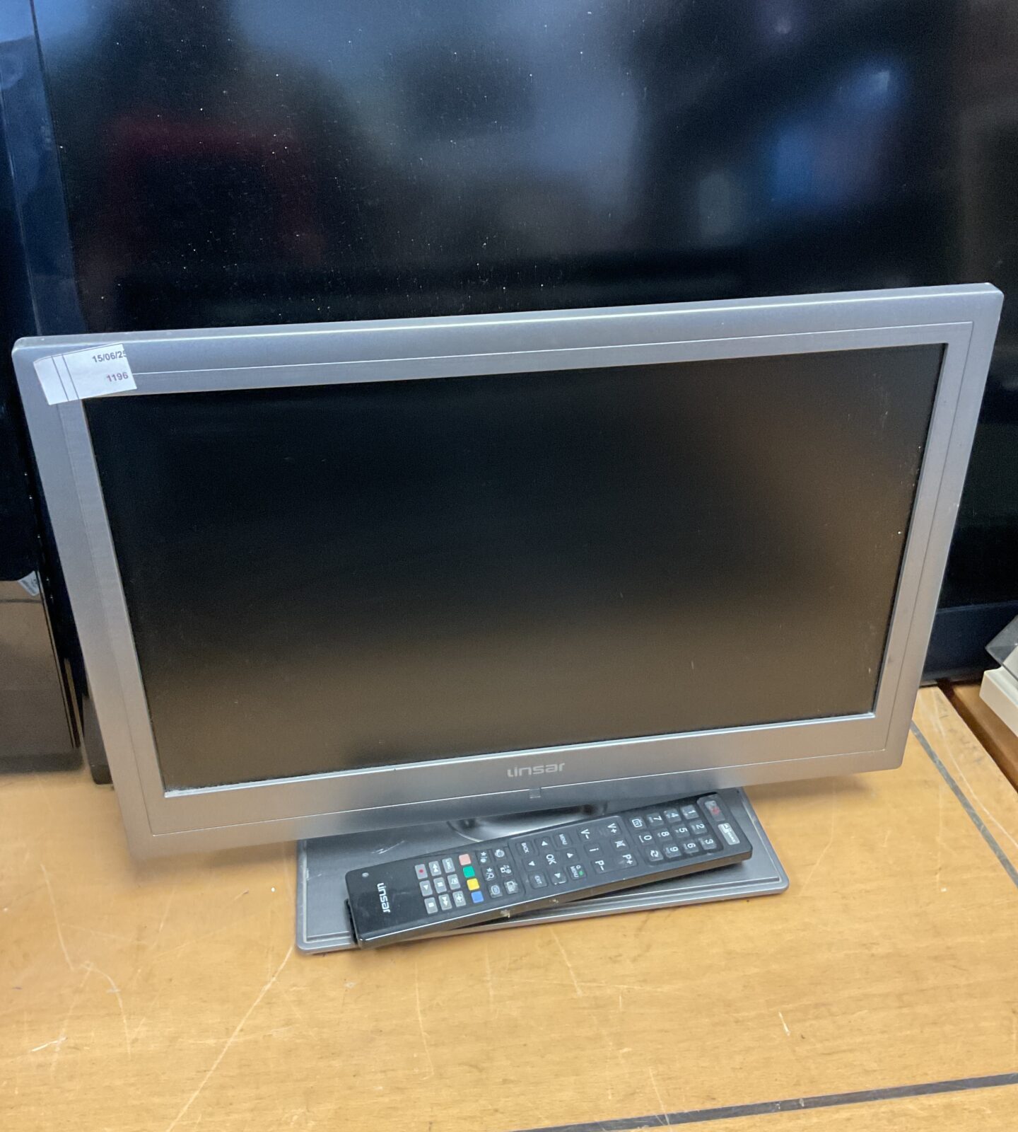 Linsar 19” hd tv with remote (untested, no power supply)