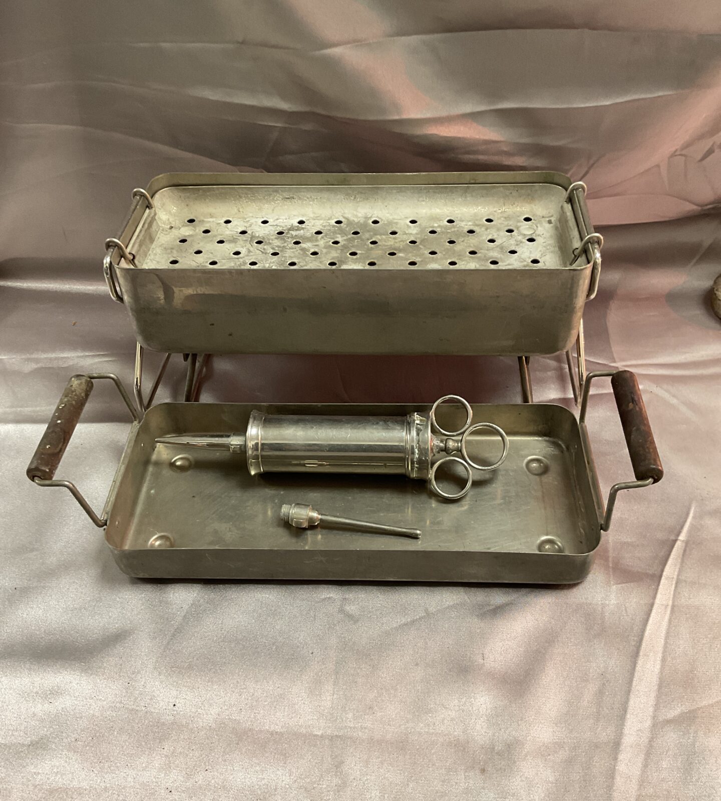 Field Medical instrument stereliser with large syringe