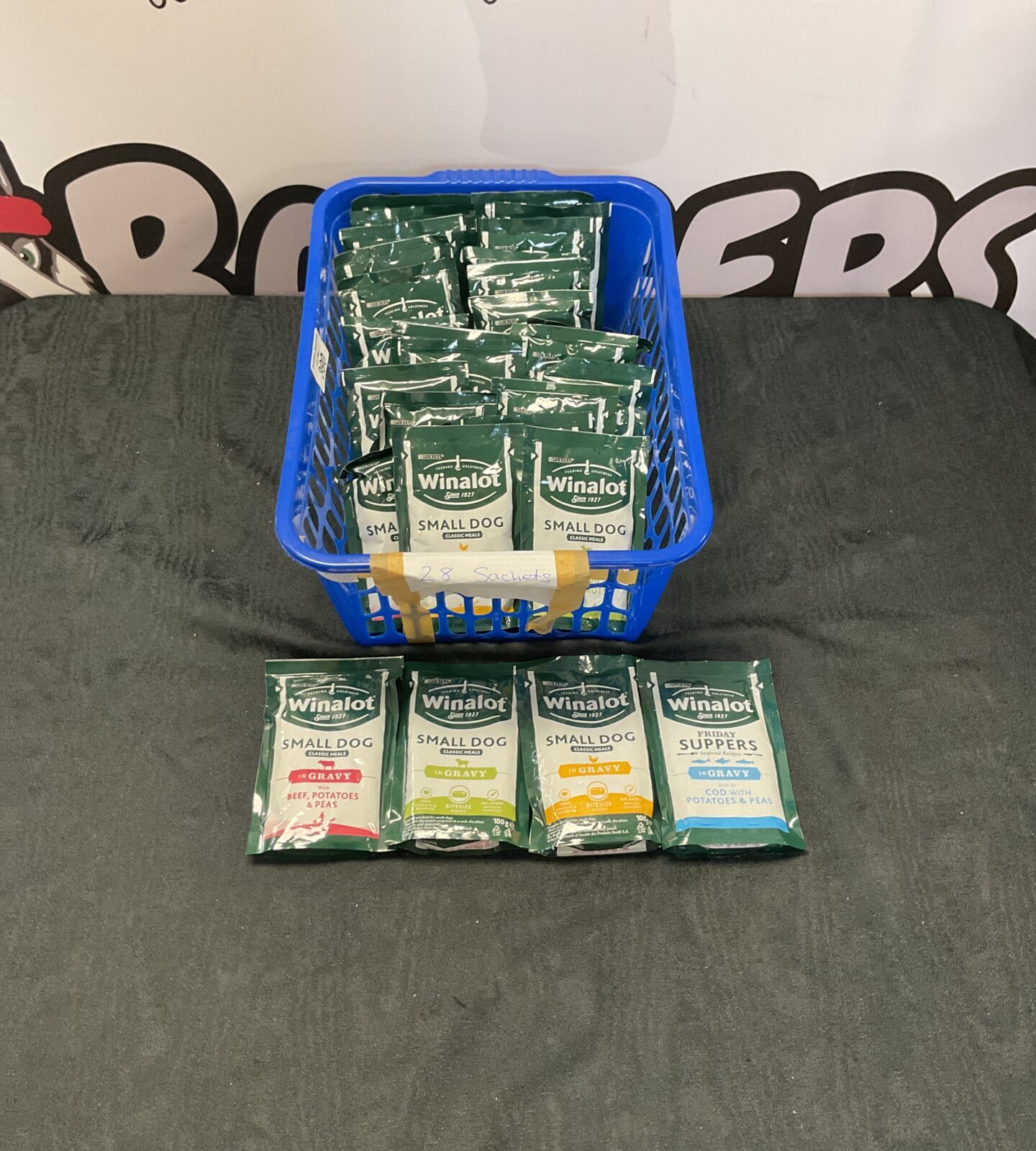 Box of 28 sachets of winalot small dog foods
