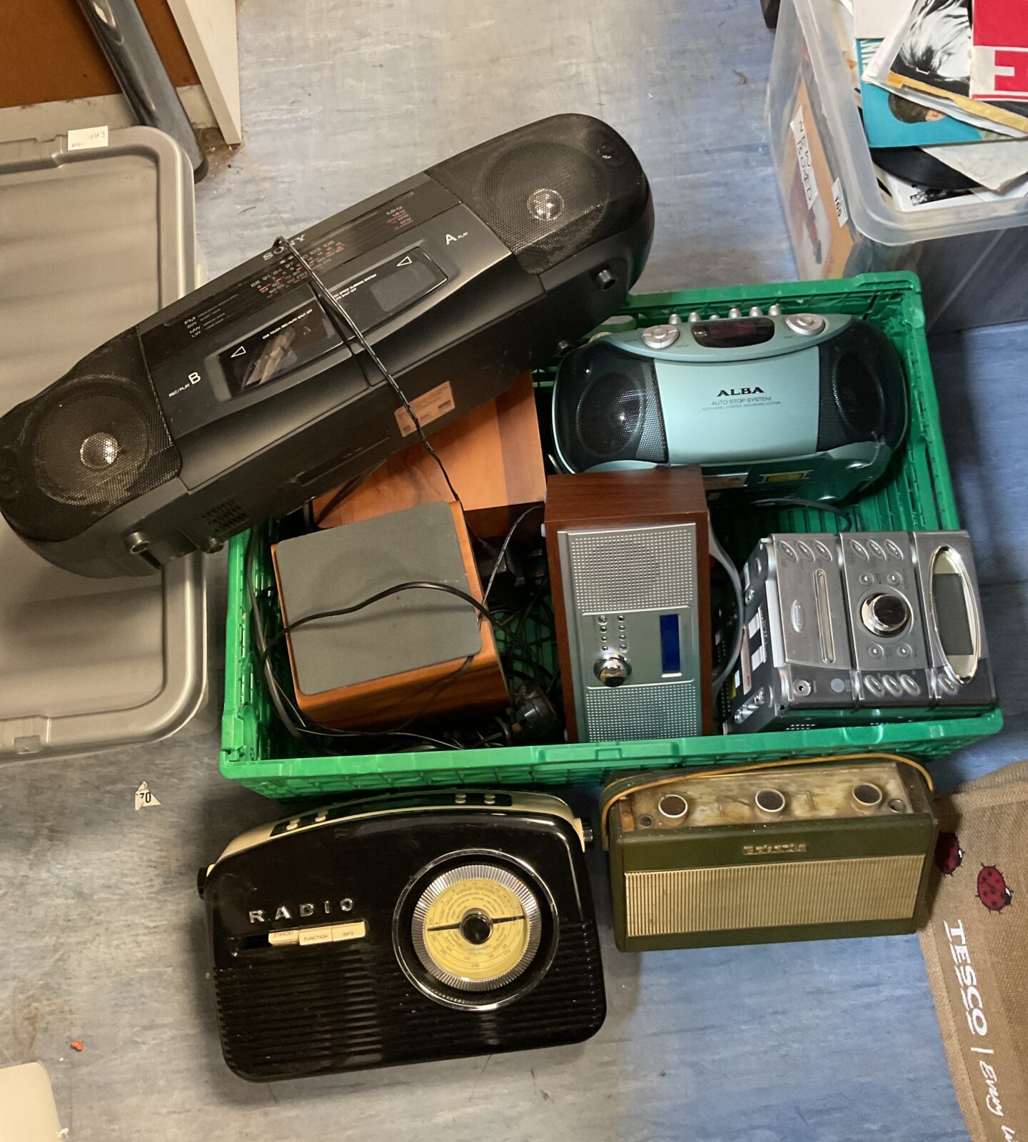Tray of radios & HiFi system including sony & roberts