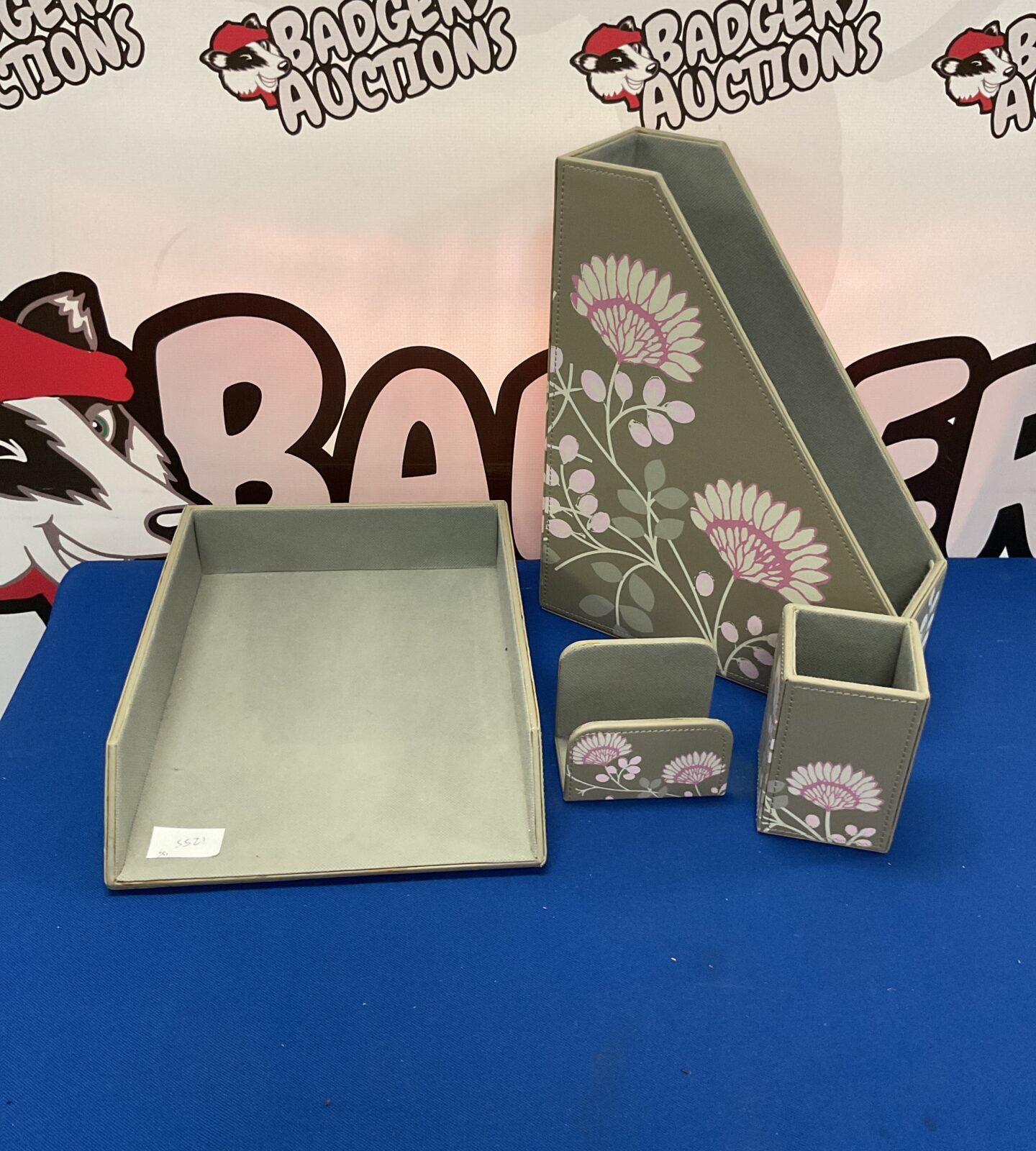 Flower designed desk organiser