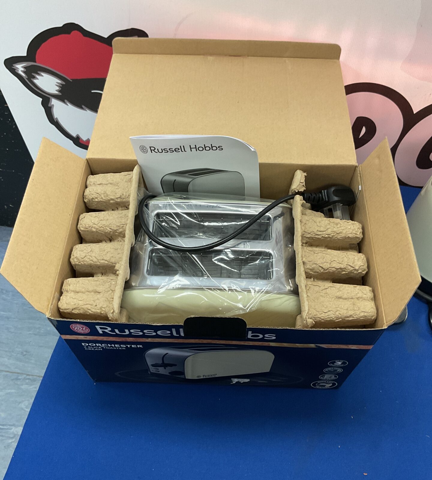 New in box russell hobbs dorchester 2 slice cream toaster with cream russell hobbs kettle - Image 2