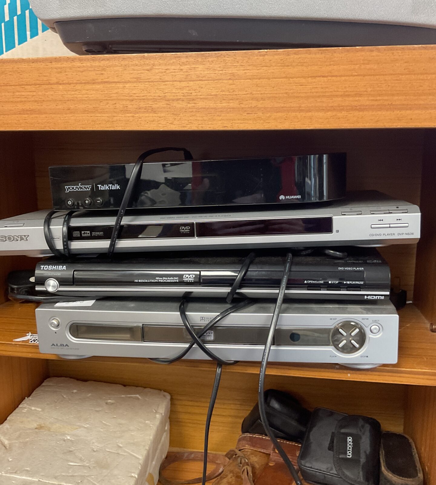 Three dvd players & huawei freeview tv box
