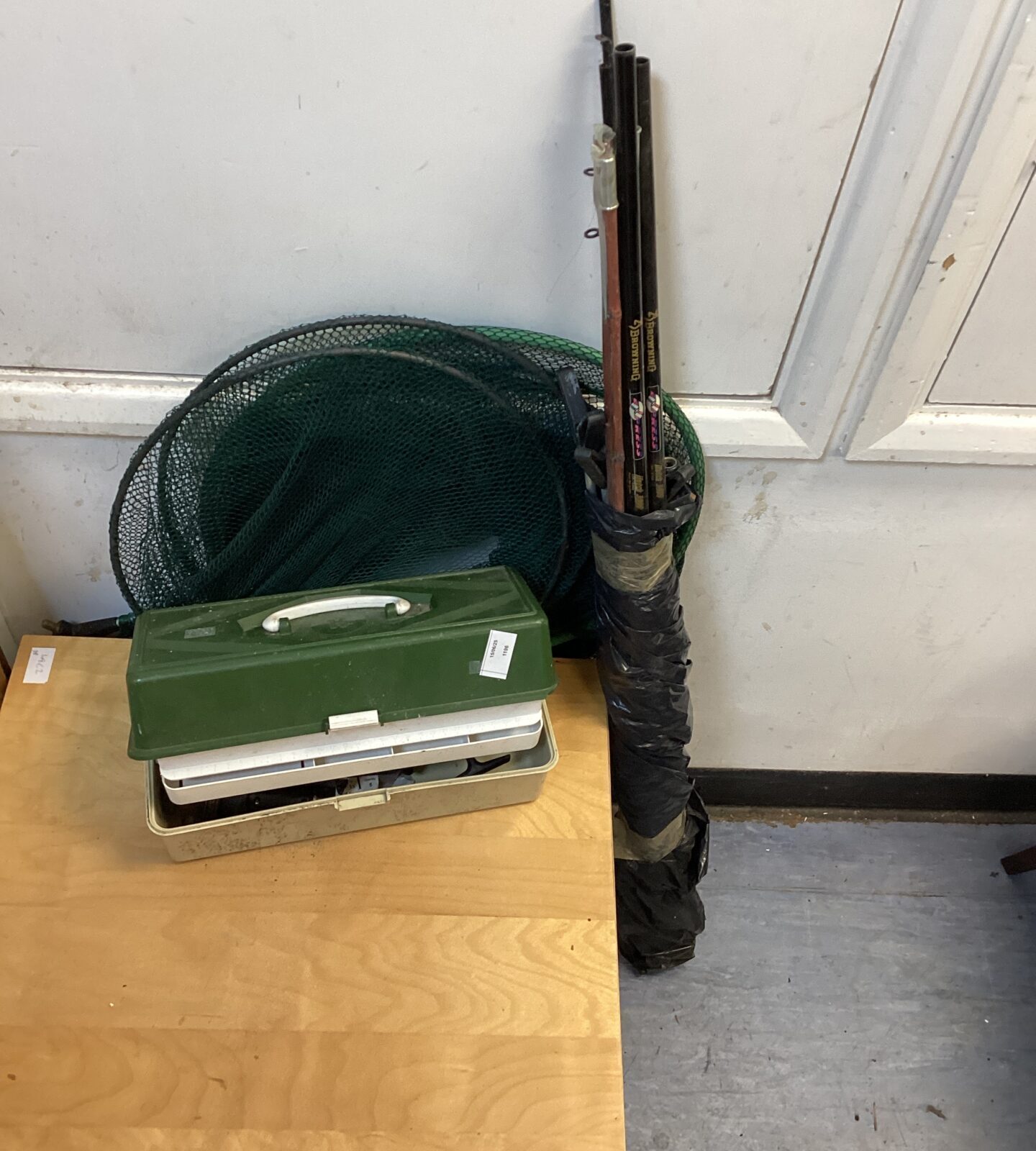 Two browning match 3000 fishing rods with tackle box, reels & netting
