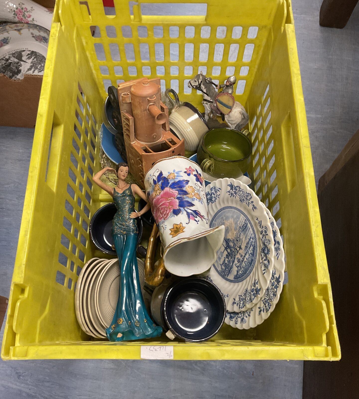 Box of mixed china and ceramics inc the Leonardo collection