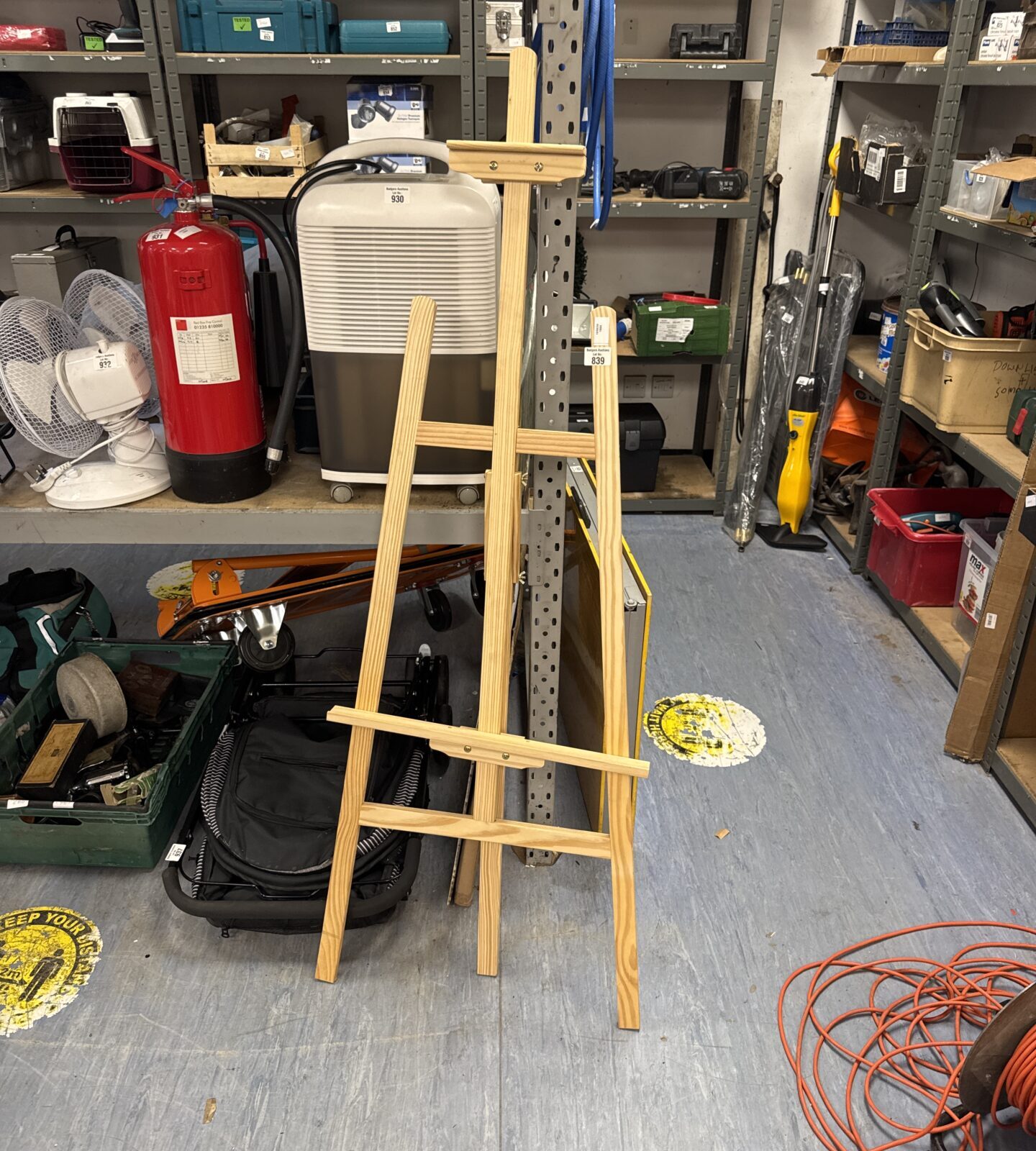 Large floor standing artists easel