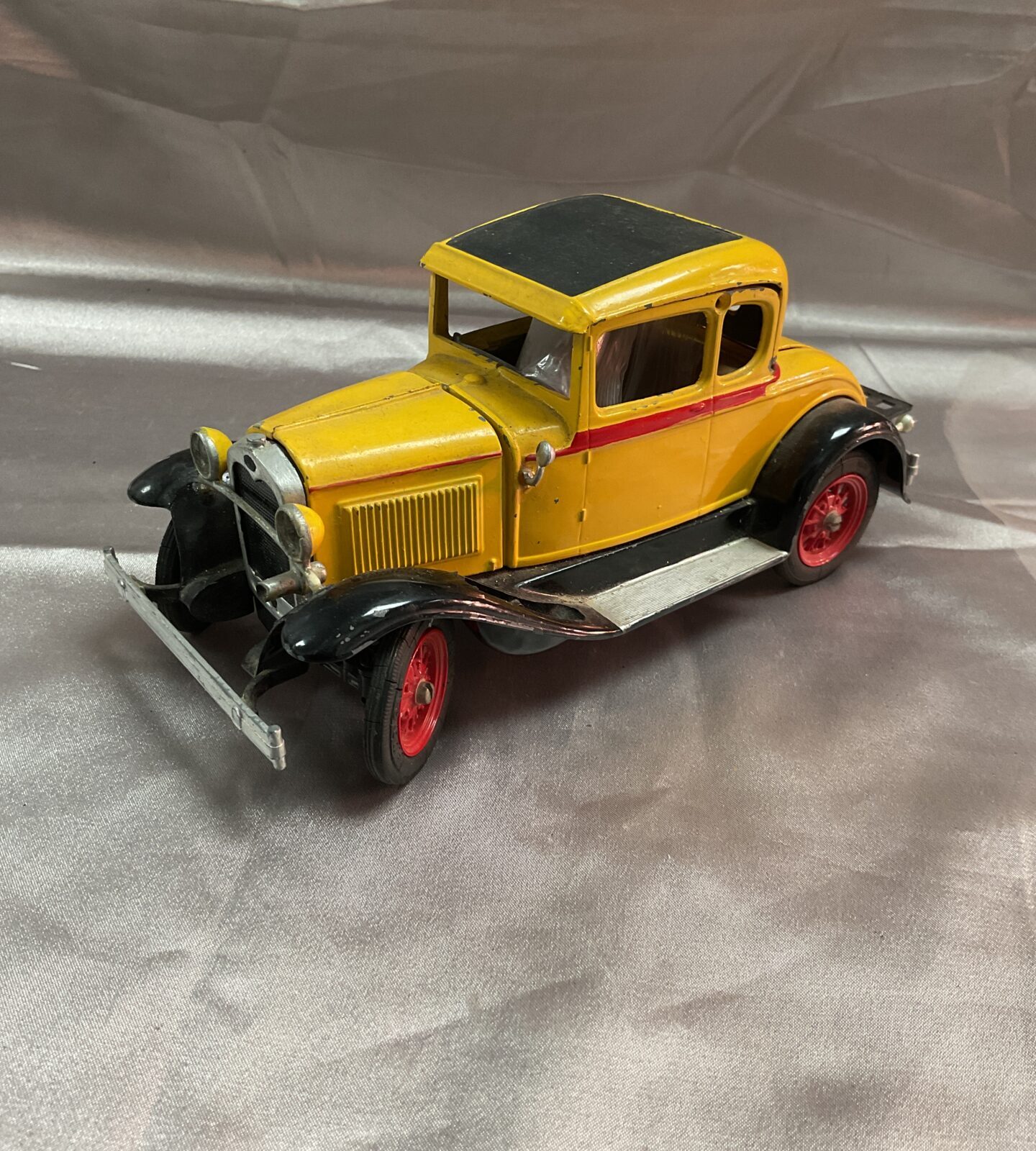 Hurley diecast model ford model A Victoria Coupe needs attention