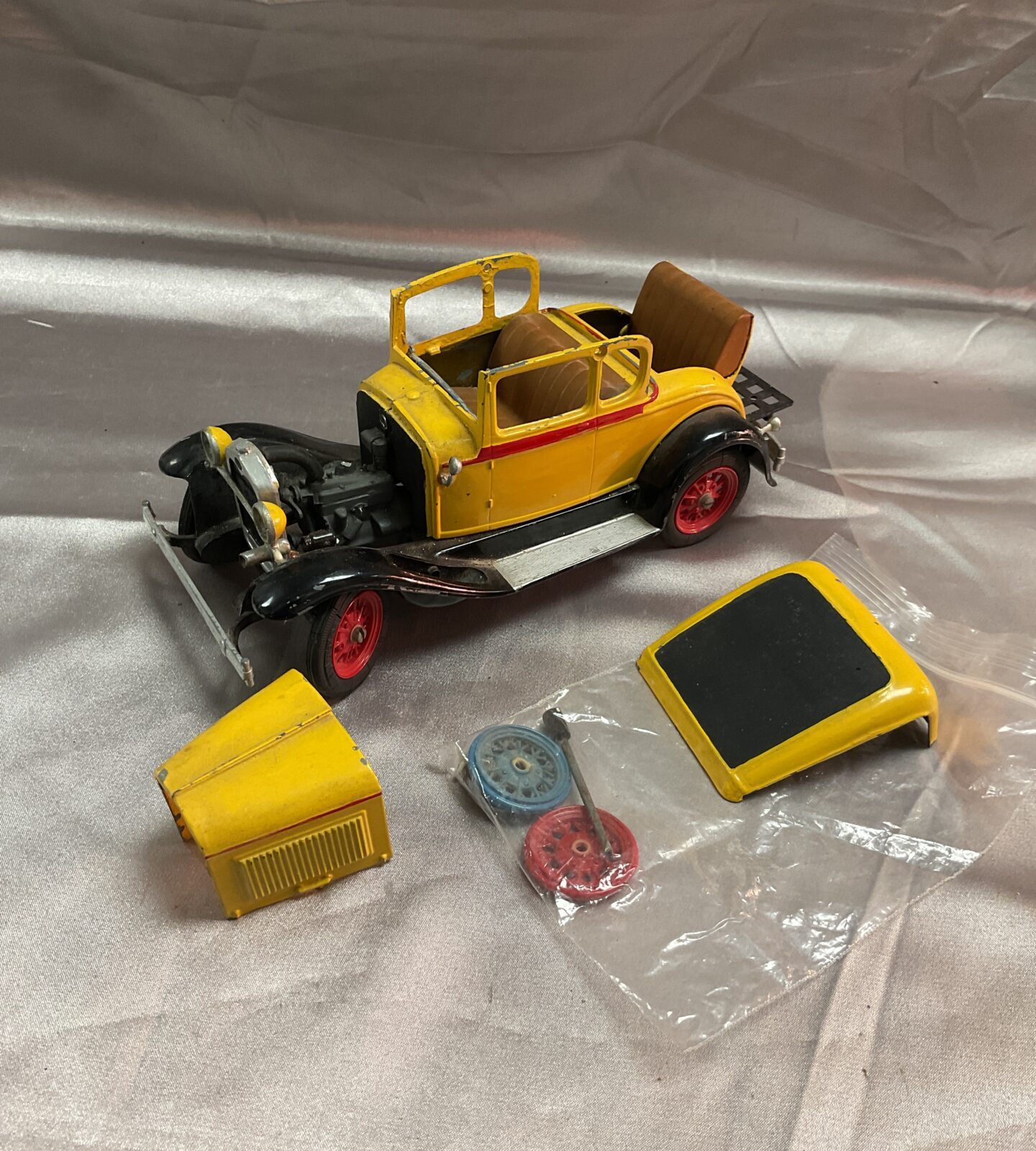 Hurley diecast model ford model A Victoria Coupe needs attention - Image 2
