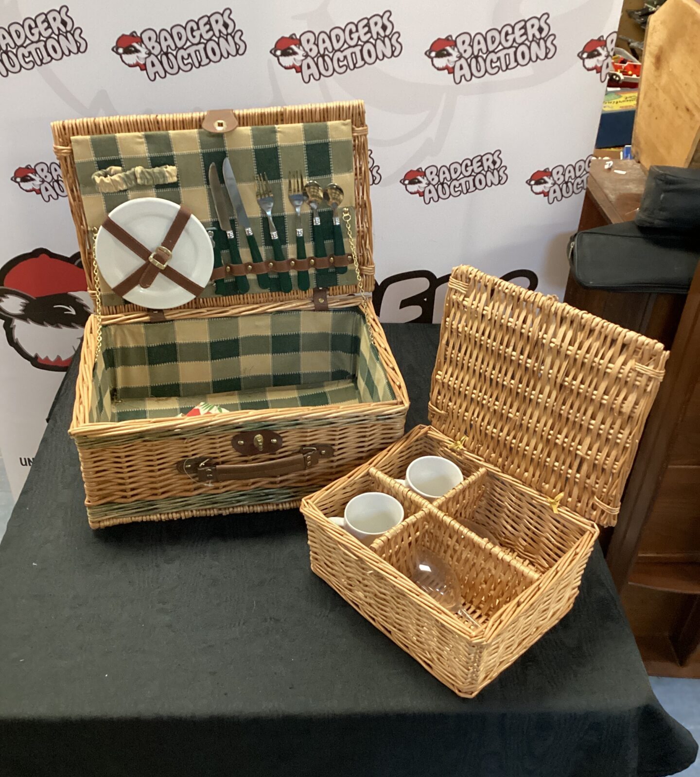Wicker picnic hamper