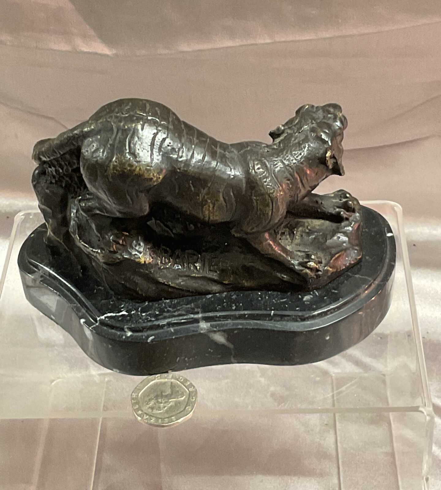 Bronze crouching tiger signed Barie - Image 2