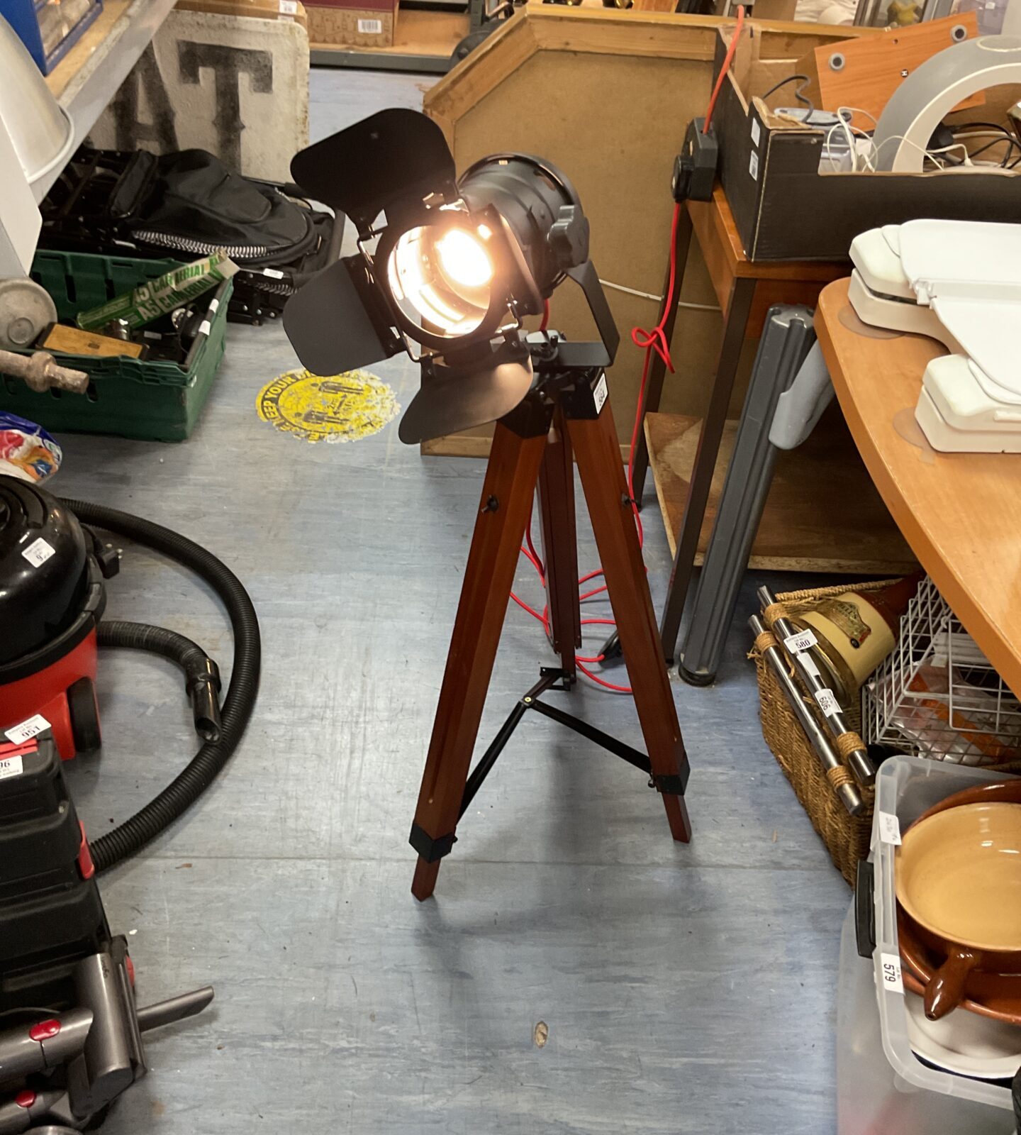 Tripod table spotlight working, needs reattaching on leg