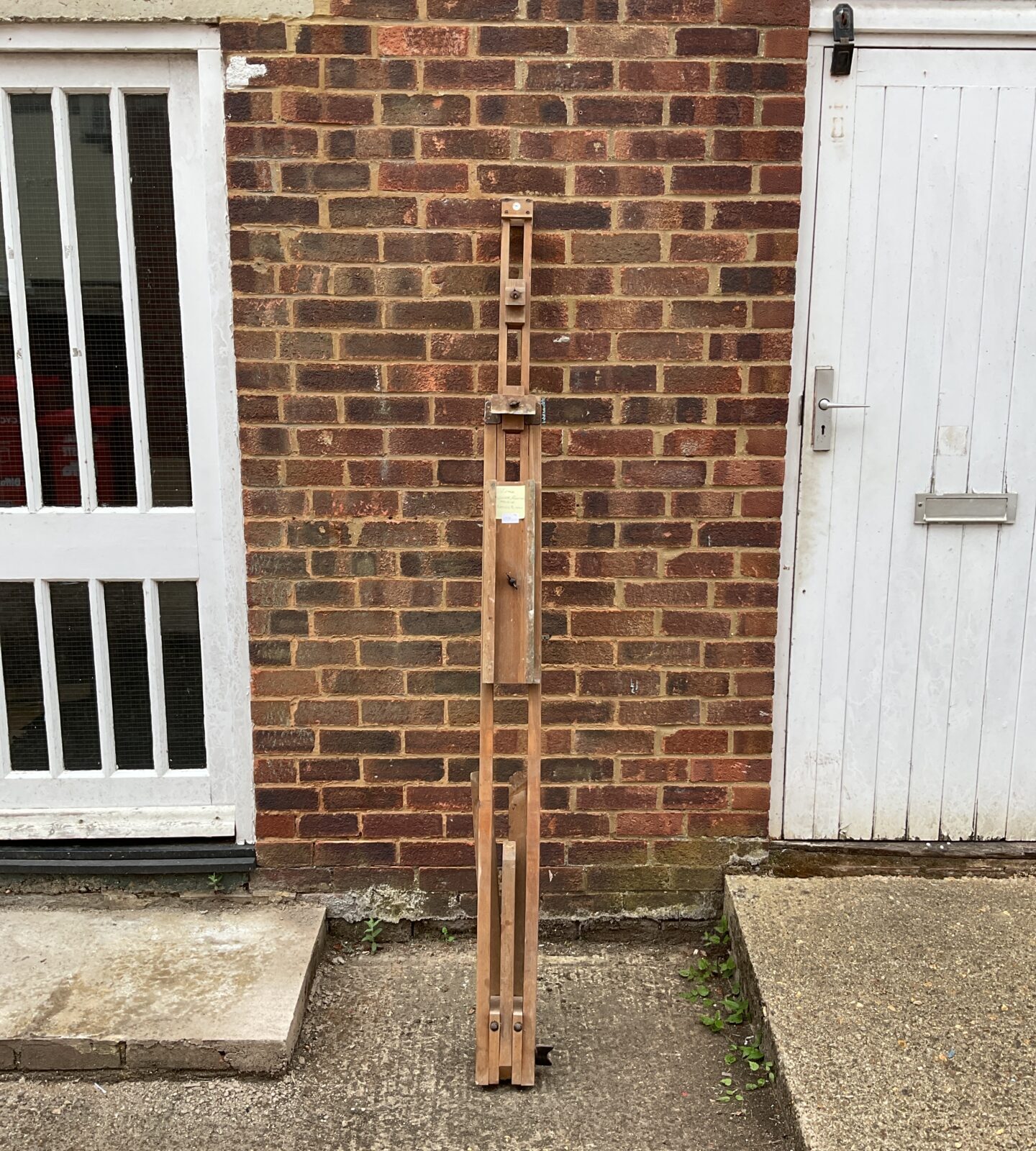 Large vintage windsor newton artists easel