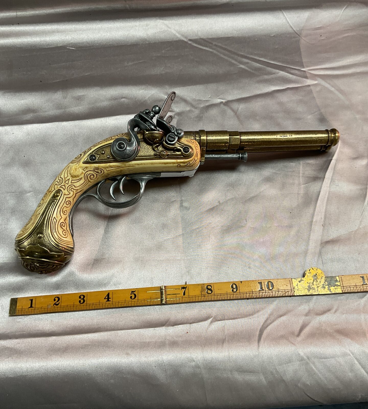 Reproduction old colonial era Double barrel twin trigger flintlock pistol