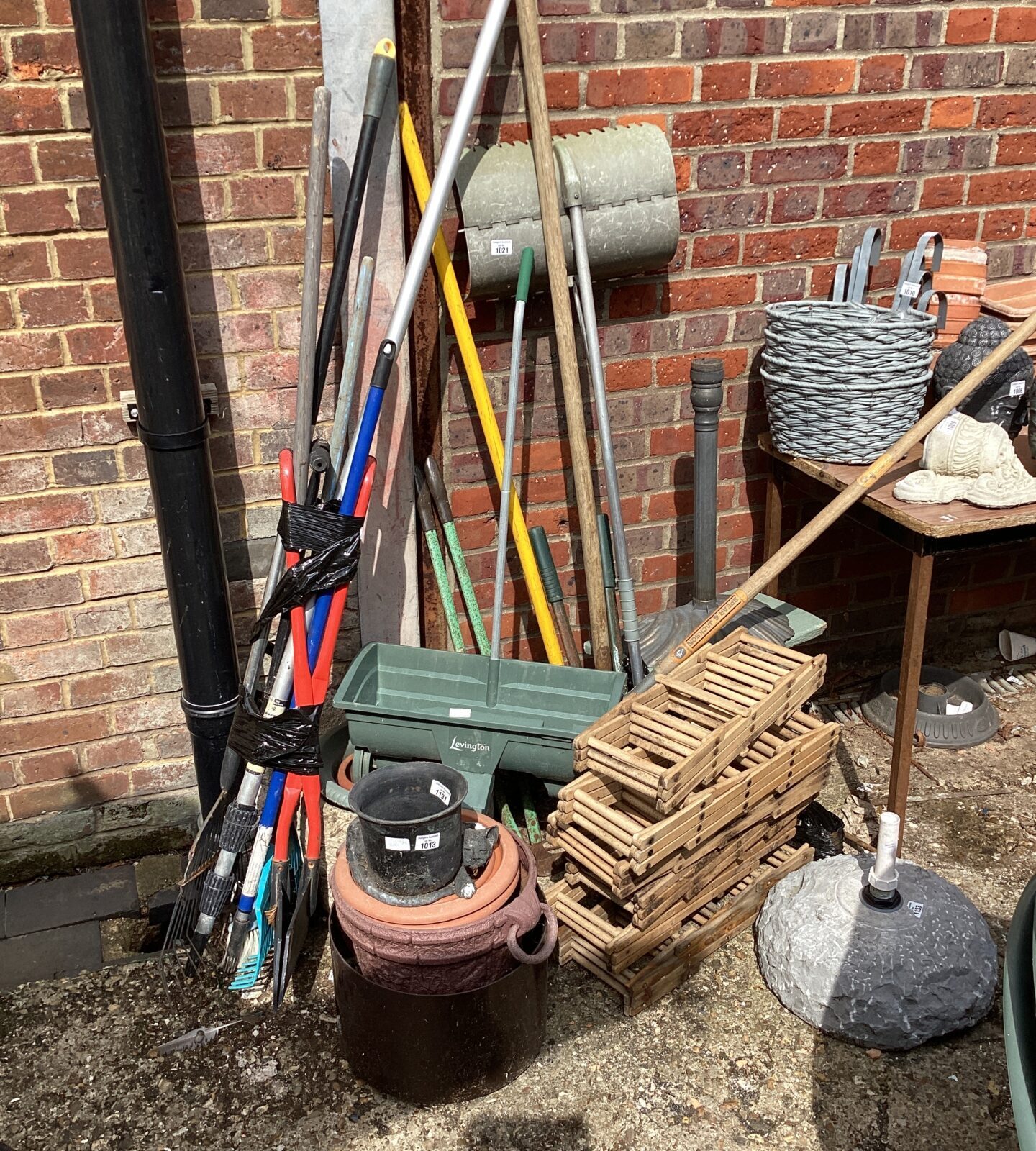 Large lot of mixed gardening items inc tools & pots