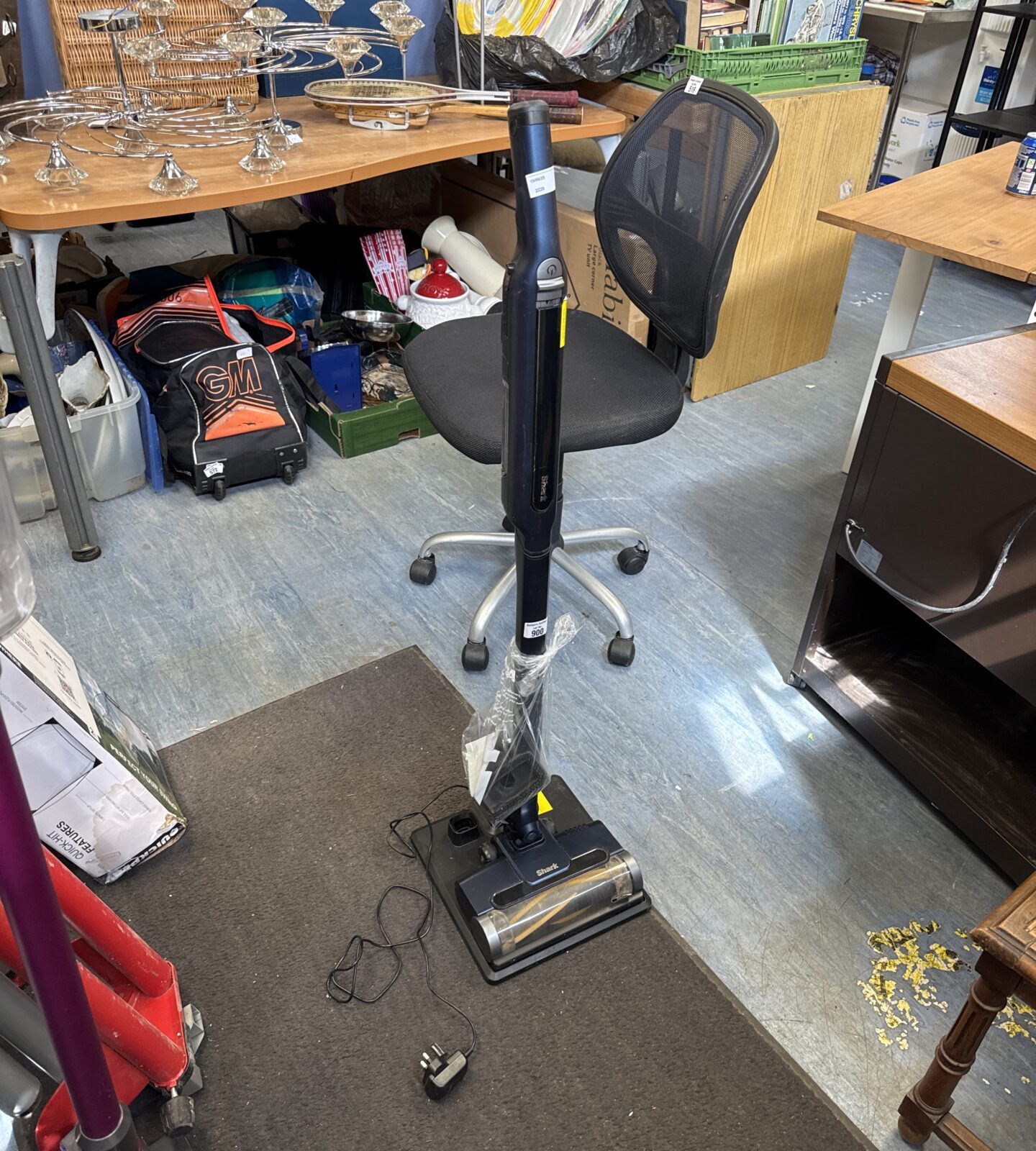 Shark cordless hoover with charger & stand - working