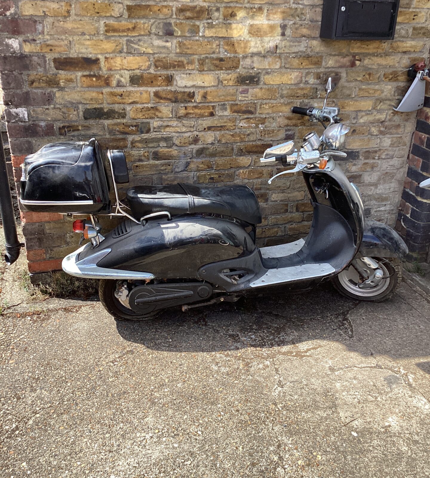 Jaunce Chinese electric scooter with keys & charger untested