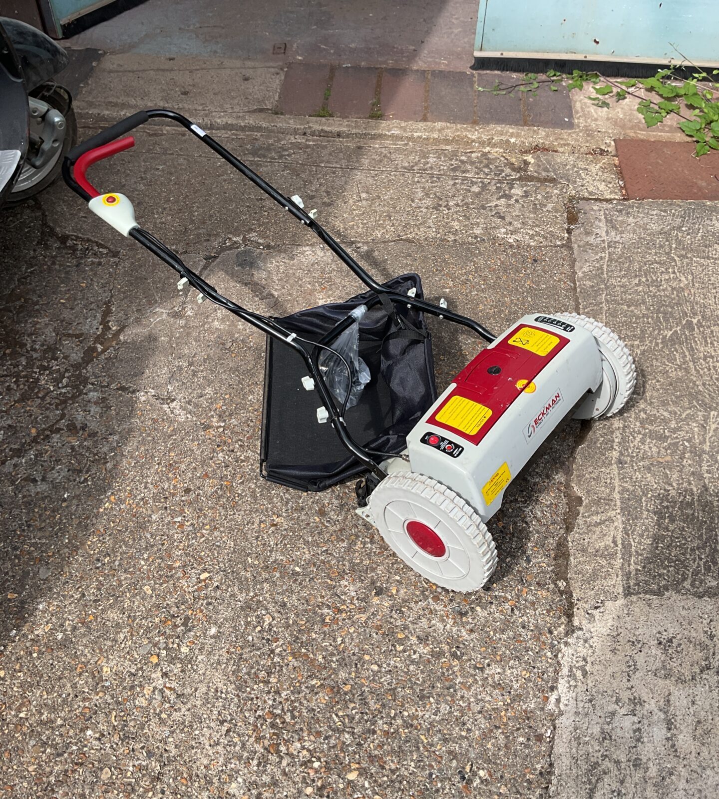 Eckman 24v rechargeable cylinder mower
