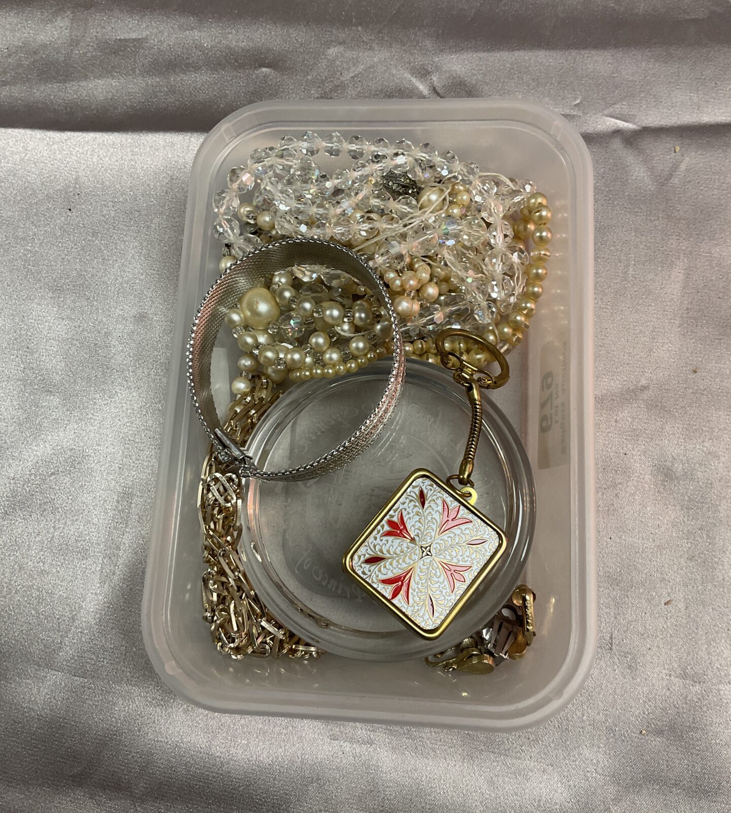 Tray mixed inc musical Keyrings and jewellery