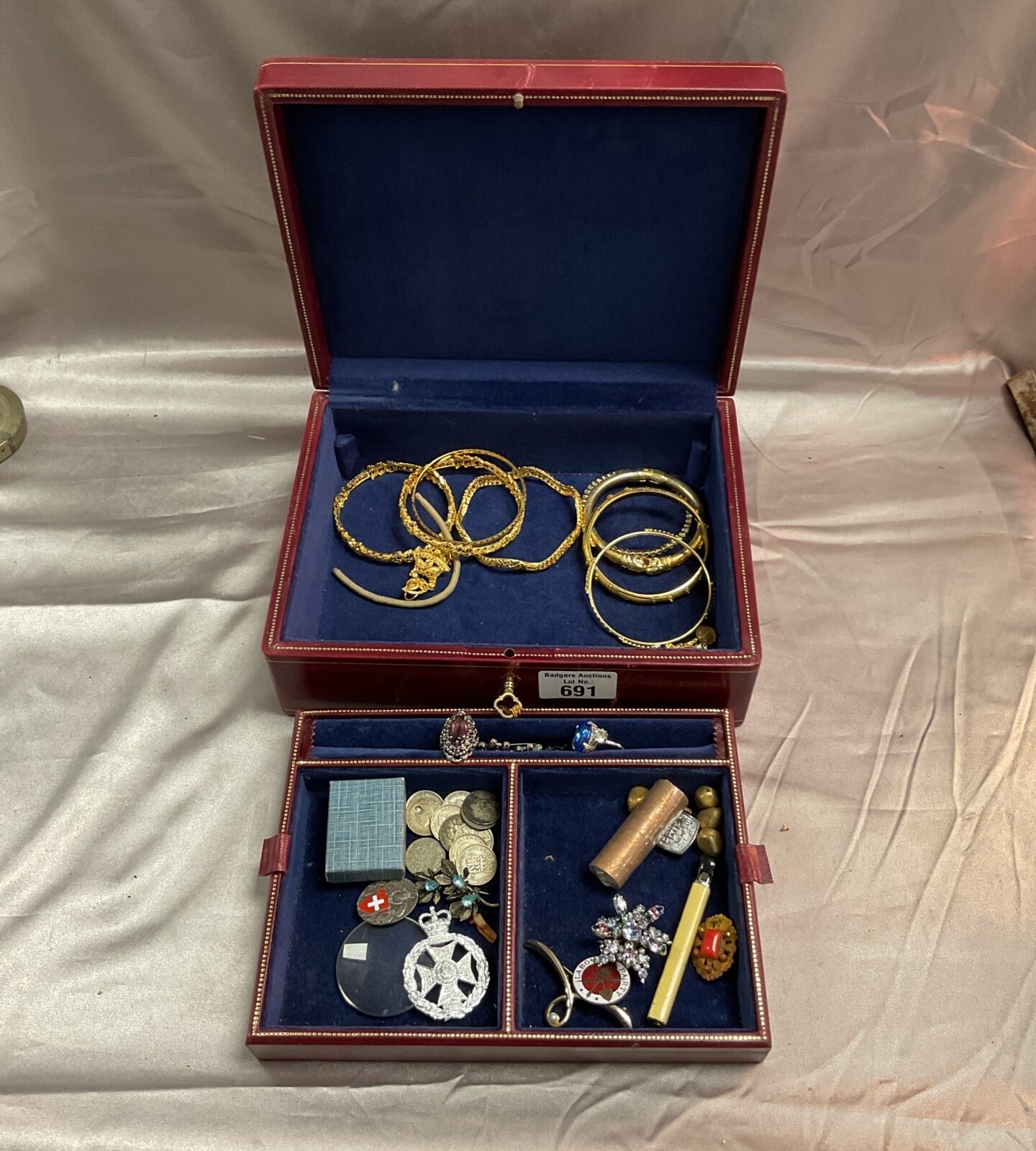 Leather jewellery box with contents
