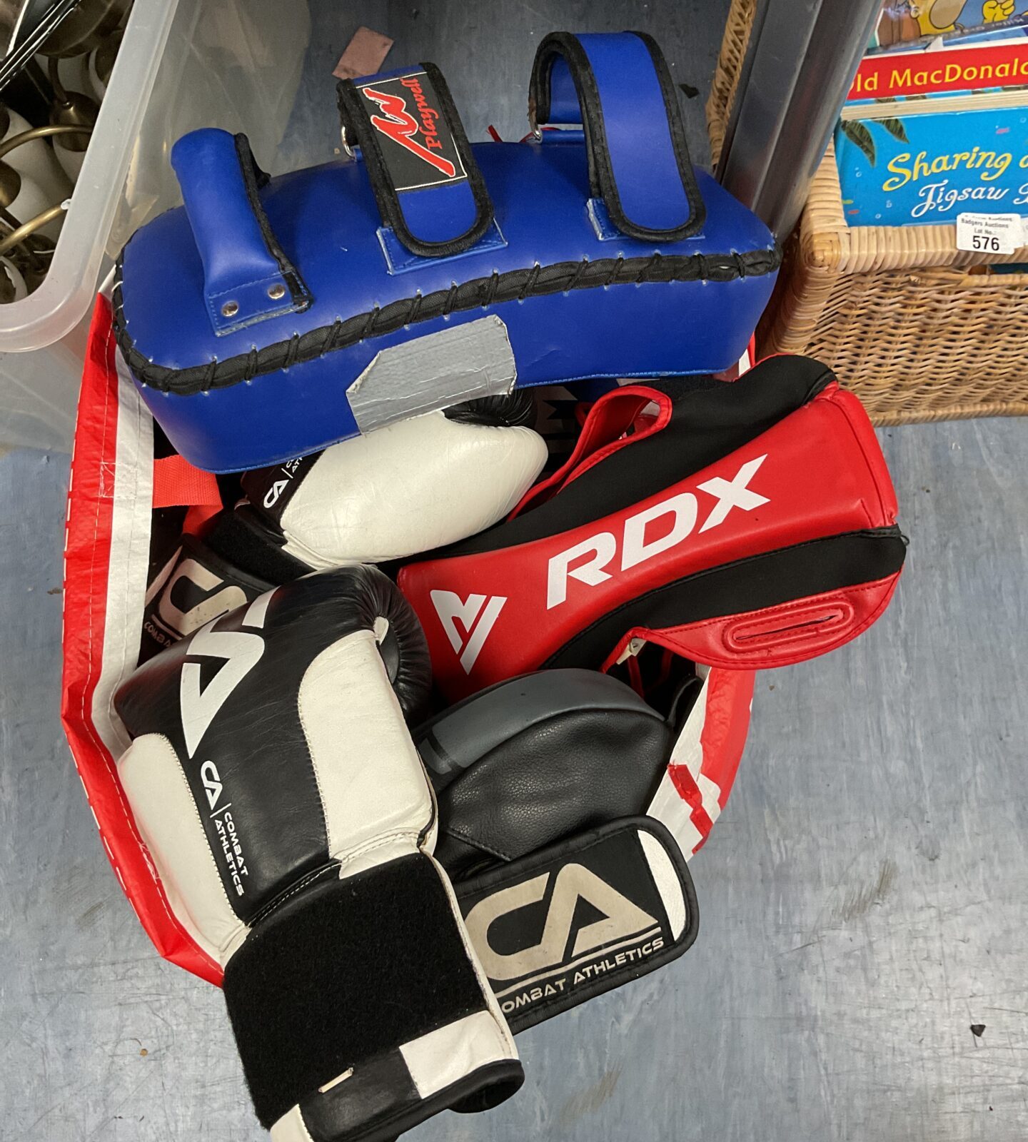Bag of boxing sparing pads inc everlast & combat athletics