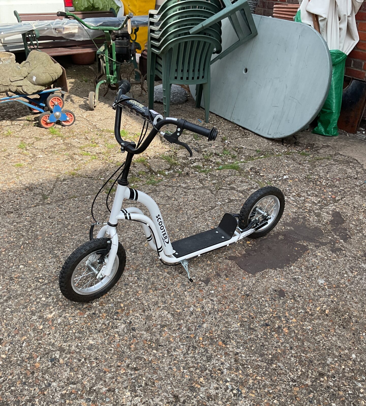 Scooter kids kick scooter
