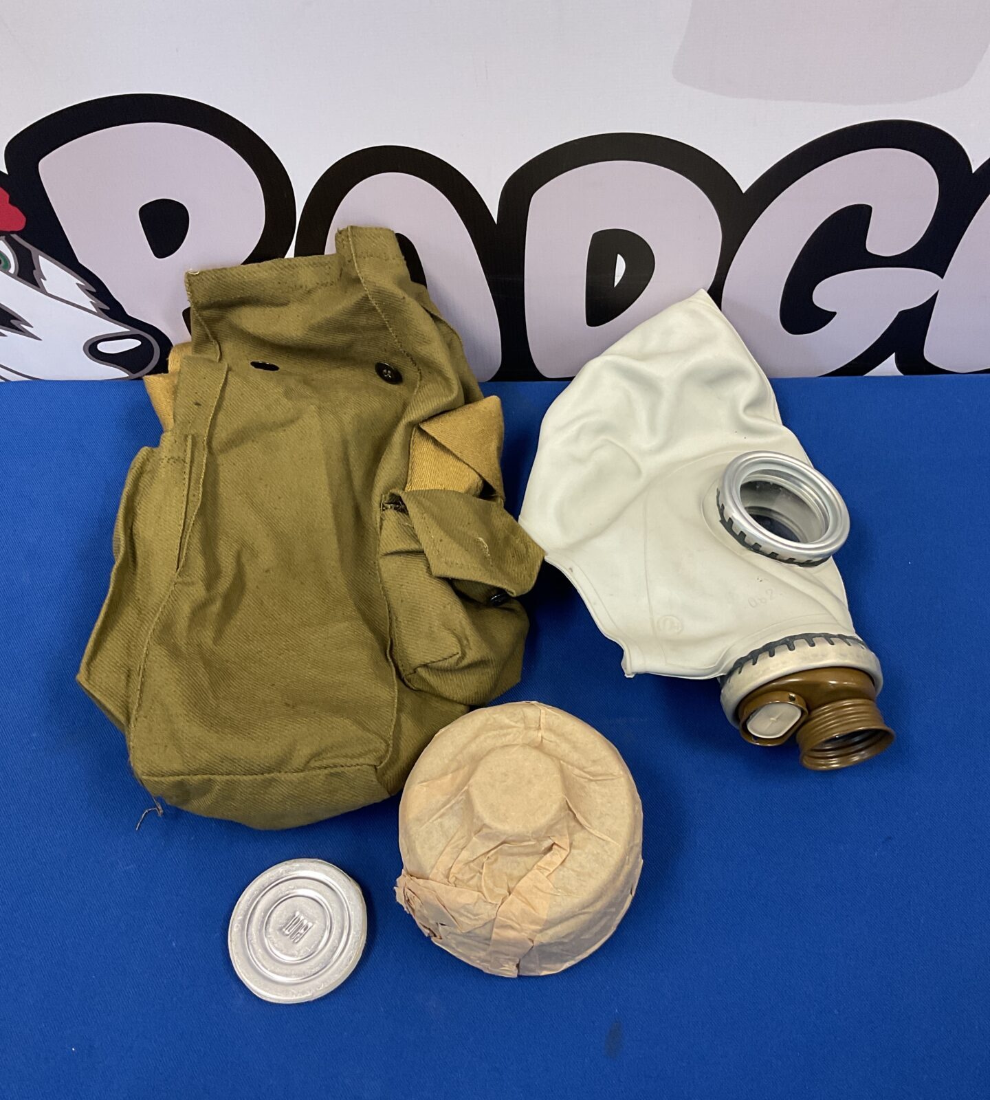 Russian gas mask with filter & canvas bag