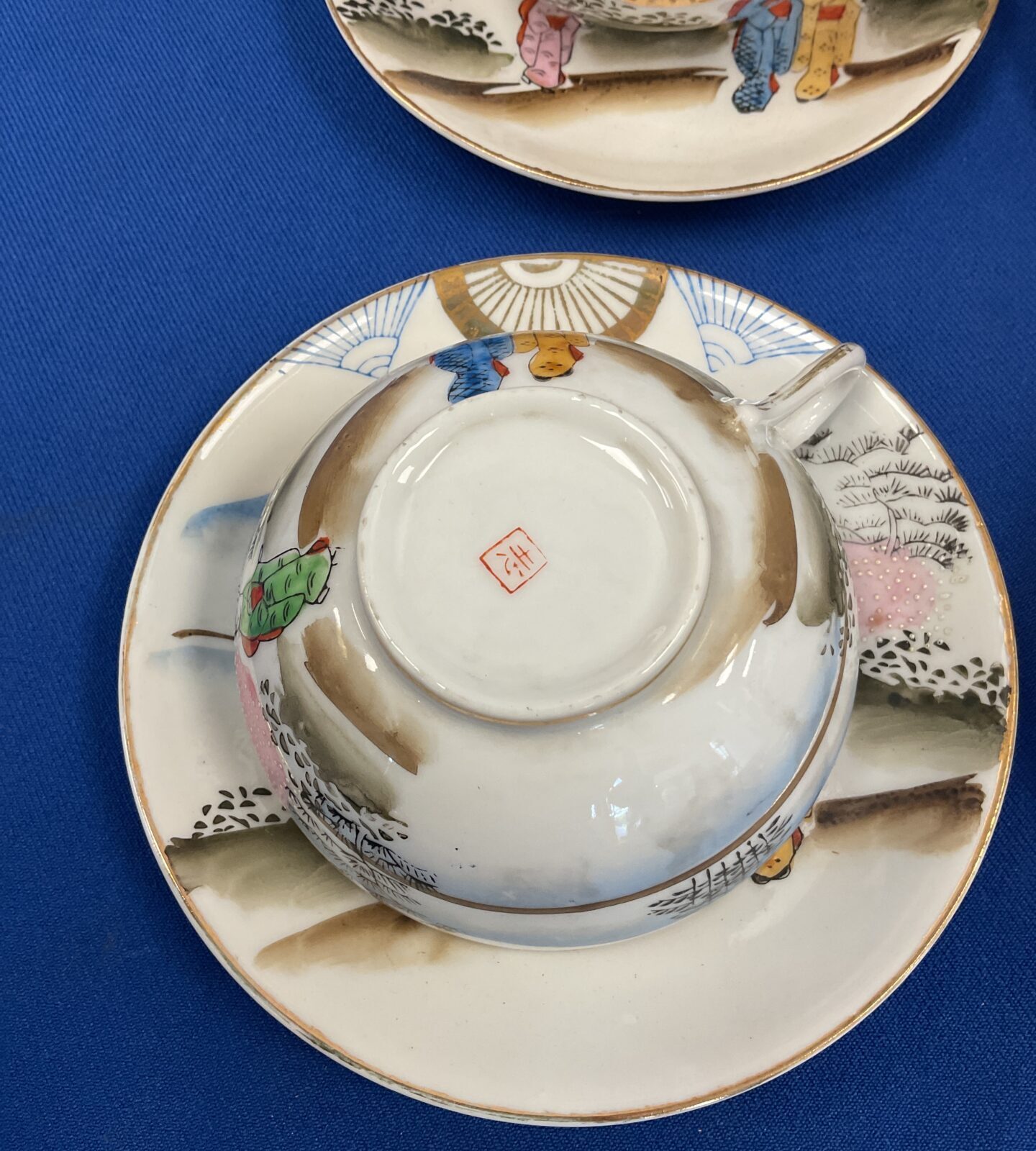 Set of four Japanese porcelain teacups & saucers - Image 2