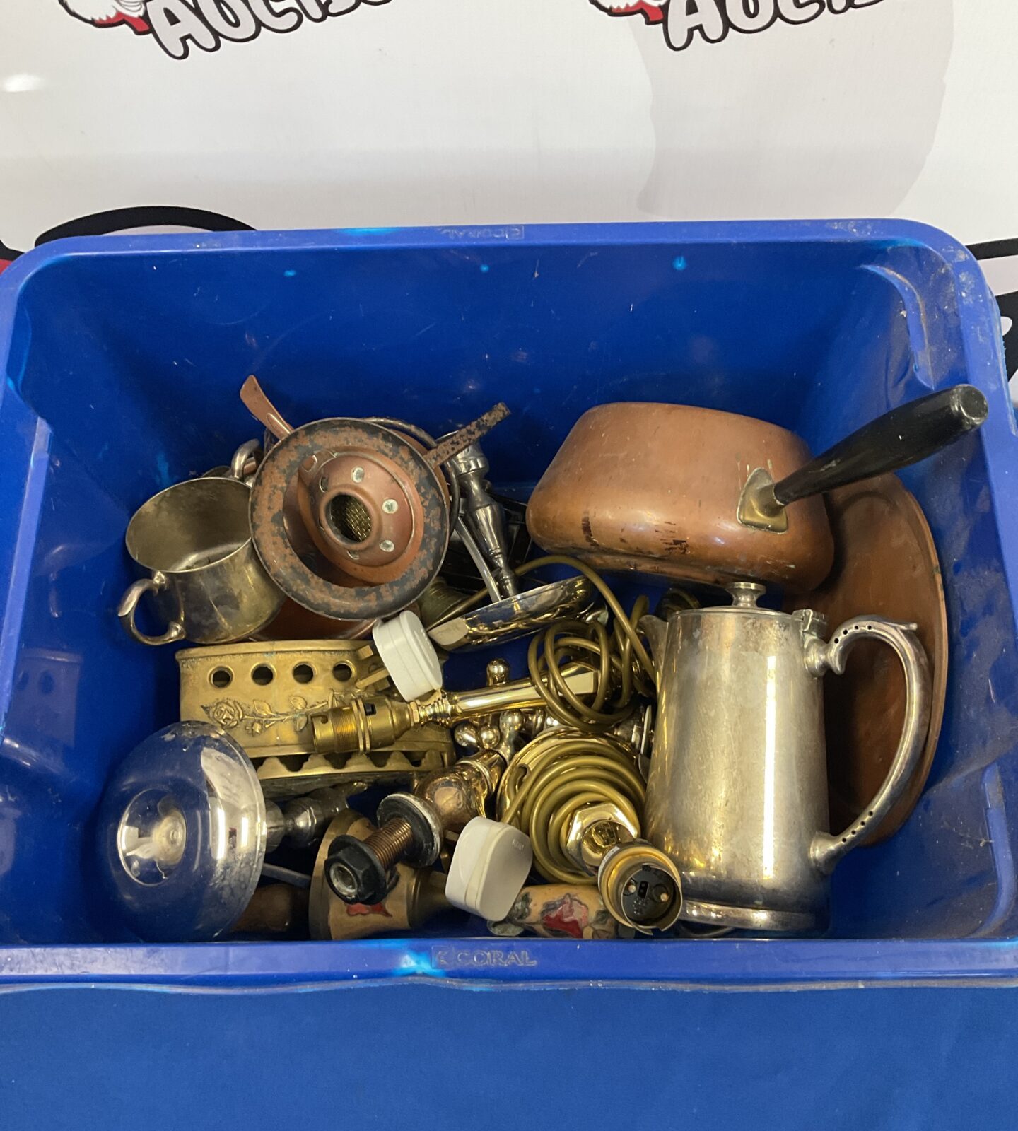 Box of mixed copper & brassware