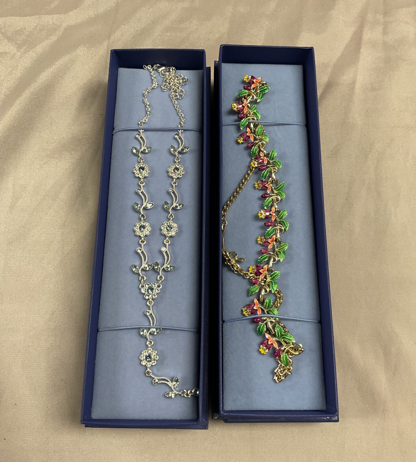2 costume jewellery necklaces