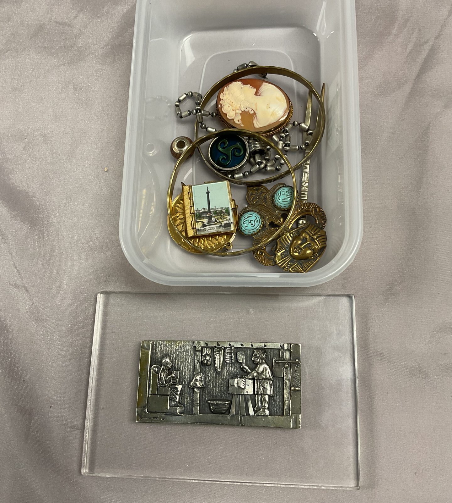 tray costume jewellery inc silver? Plaque
