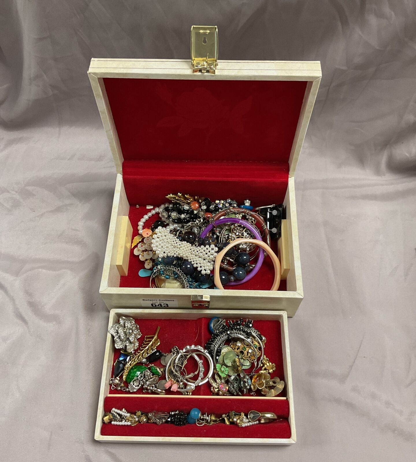 Jewellery box to include jewellery