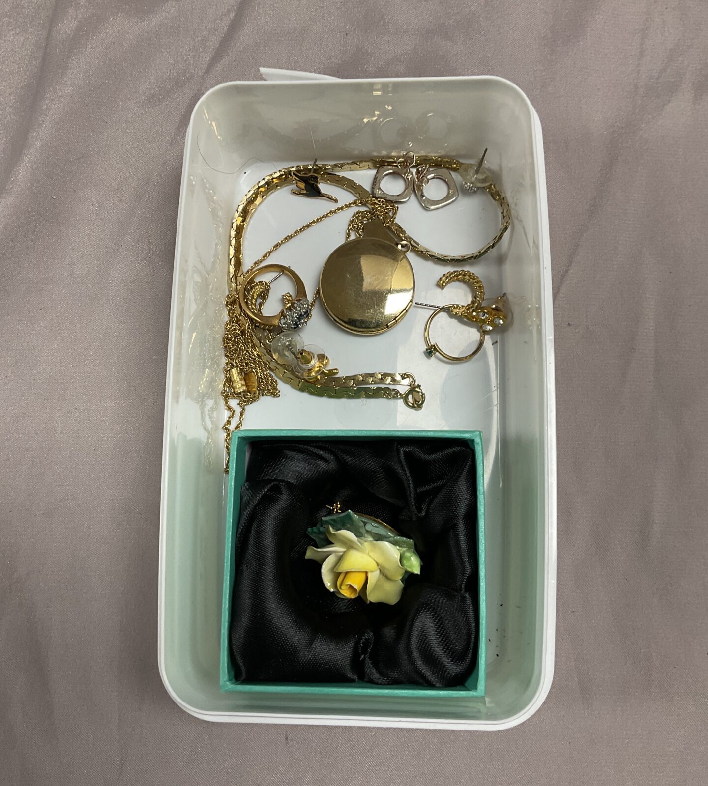 Tray mixed costume jewellery