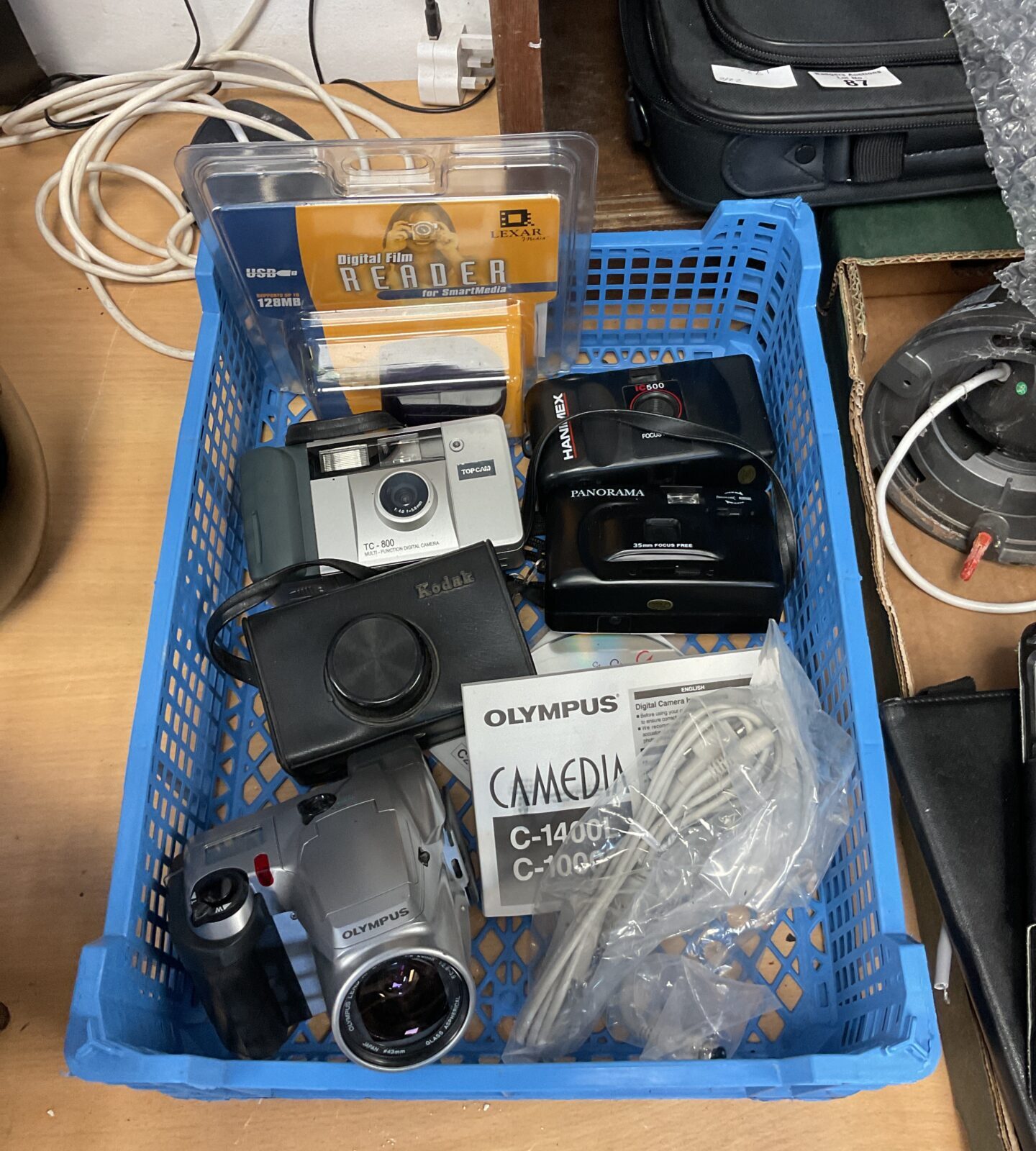 Tray of cameras including olympus, hanimex & kodak