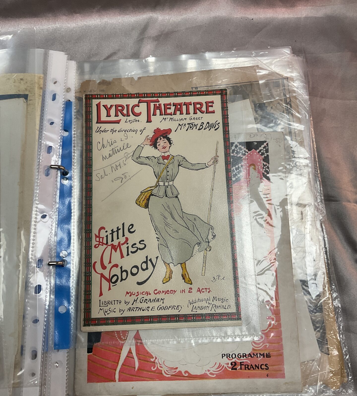 Folder of Edwardian Scrap book ephemera - Image 2