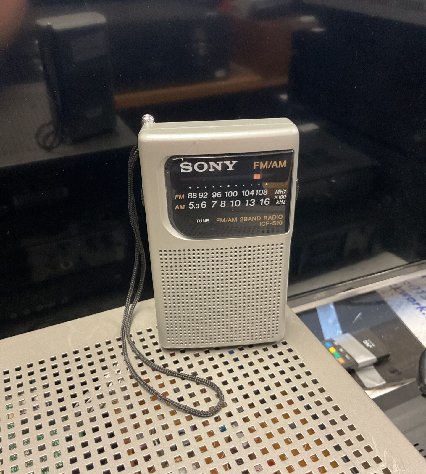 Sony icf-s10 2 band portable radio