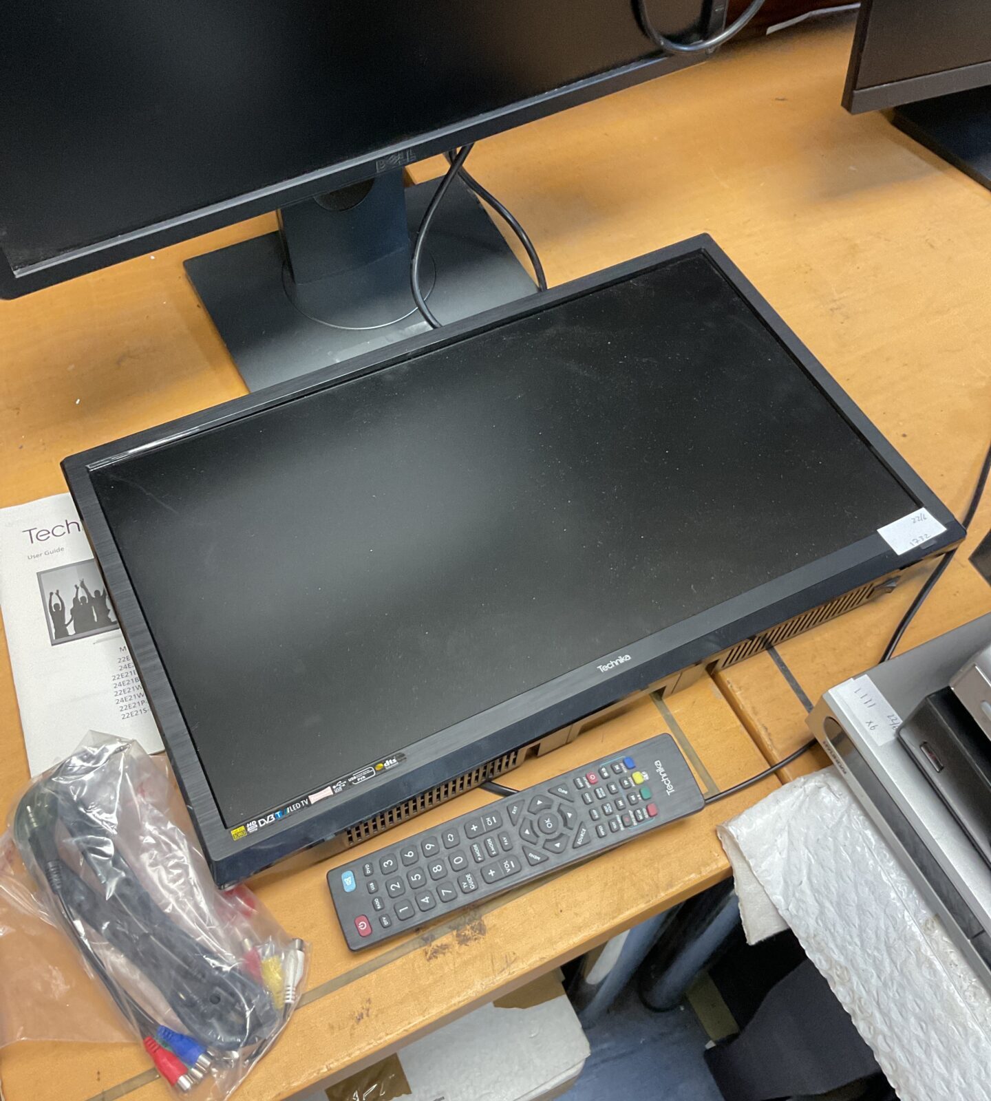 Technika 21.5” hd led v working with remote (no stand)