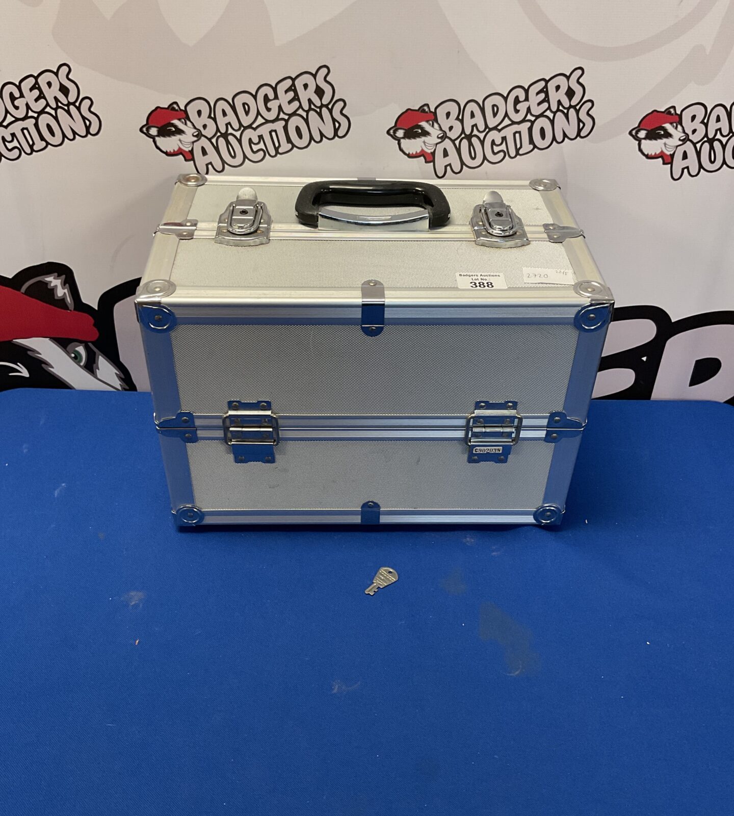 Aluminium storage box with key