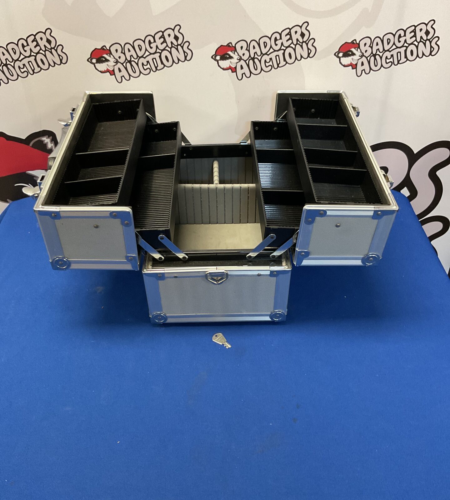 Aluminium storage box with key - Image 2