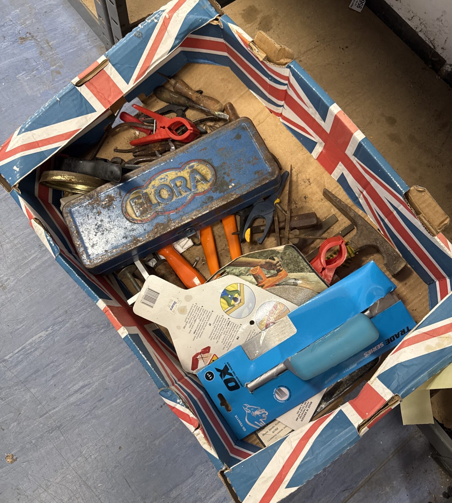 Tray of assorted shed clearance items inc new plasterers float