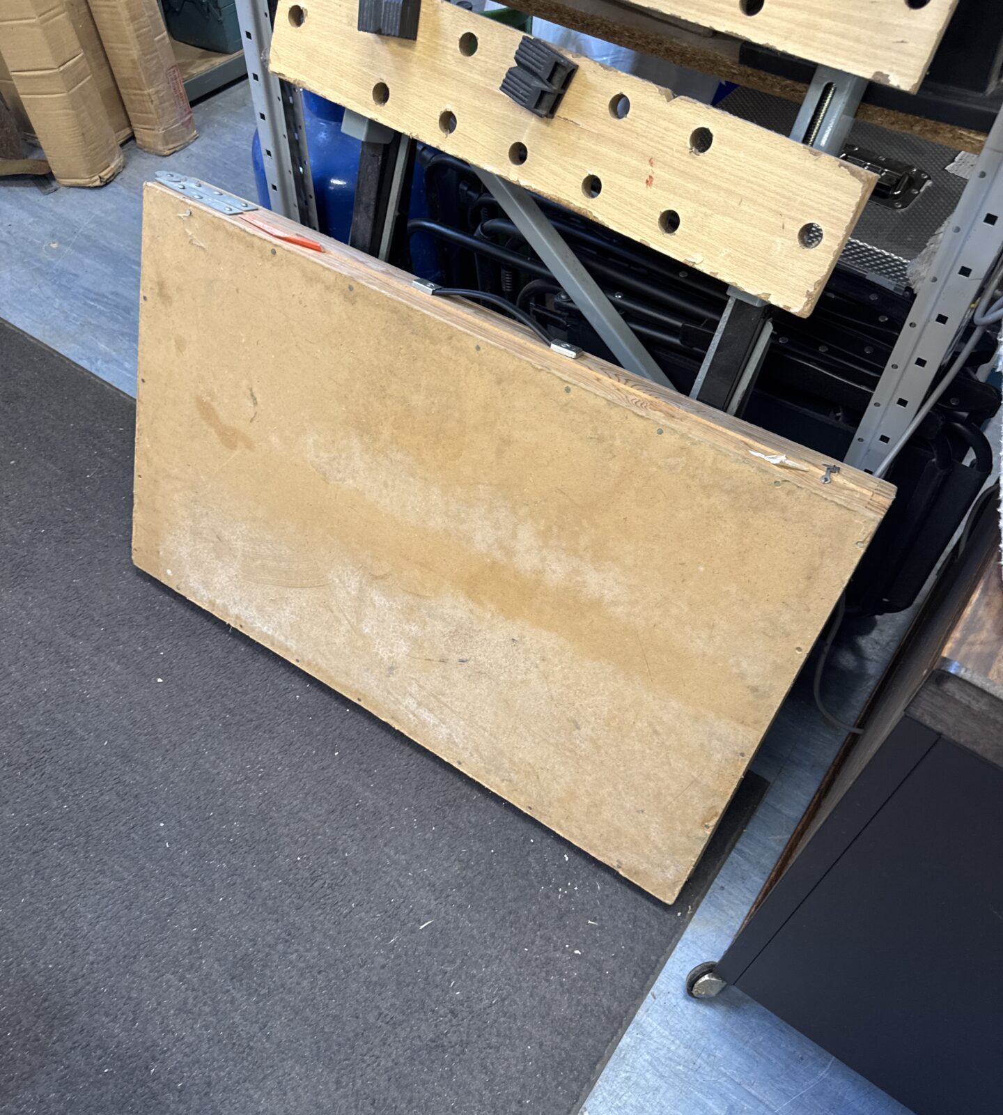 Folding pasting table